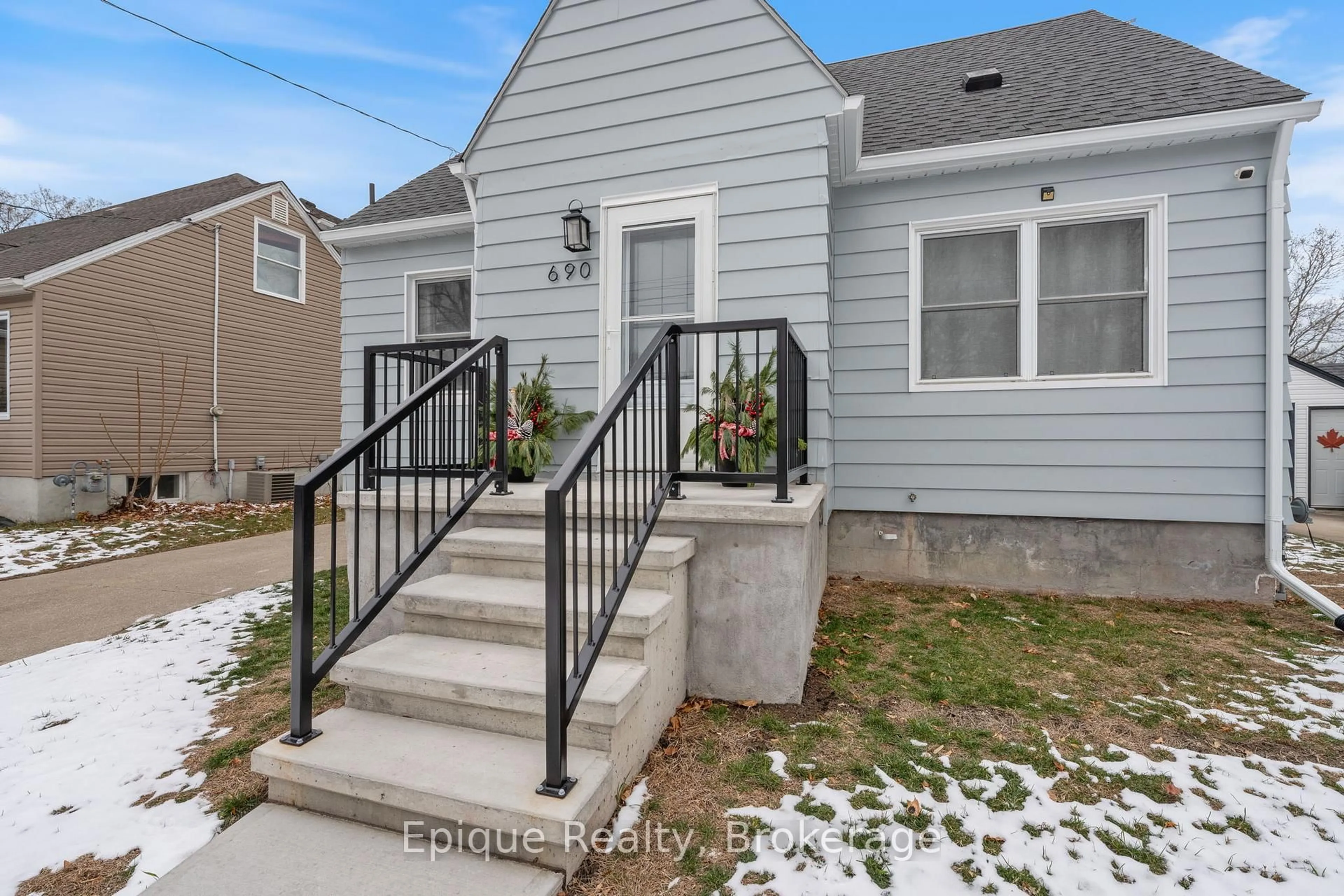 Unknown for 690 Rosedale Ave, Sarnia Ontario N7V 1Z7