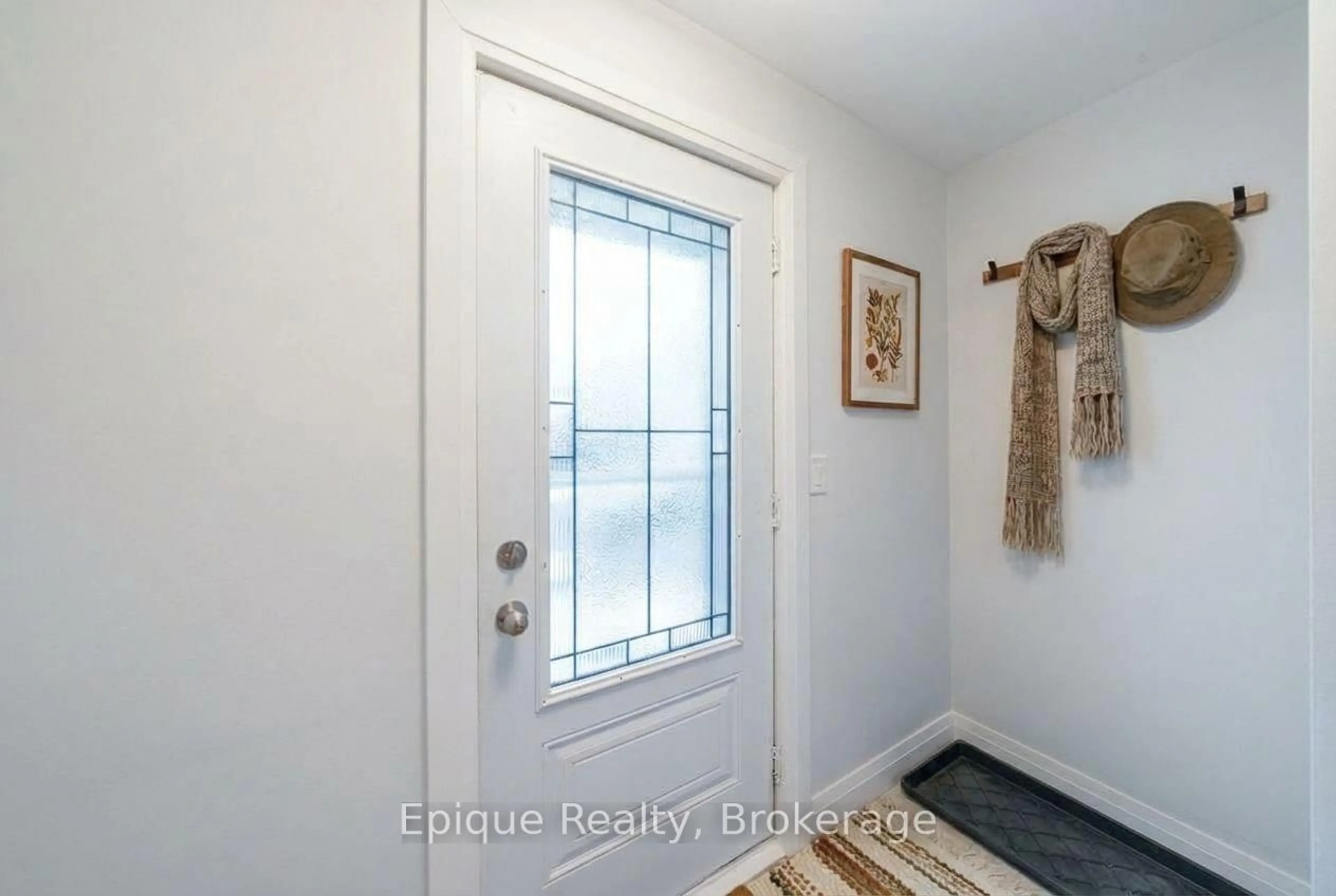 Indoor entryway for 690 Rosedale Ave, Sarnia Ontario N7V 1Z7