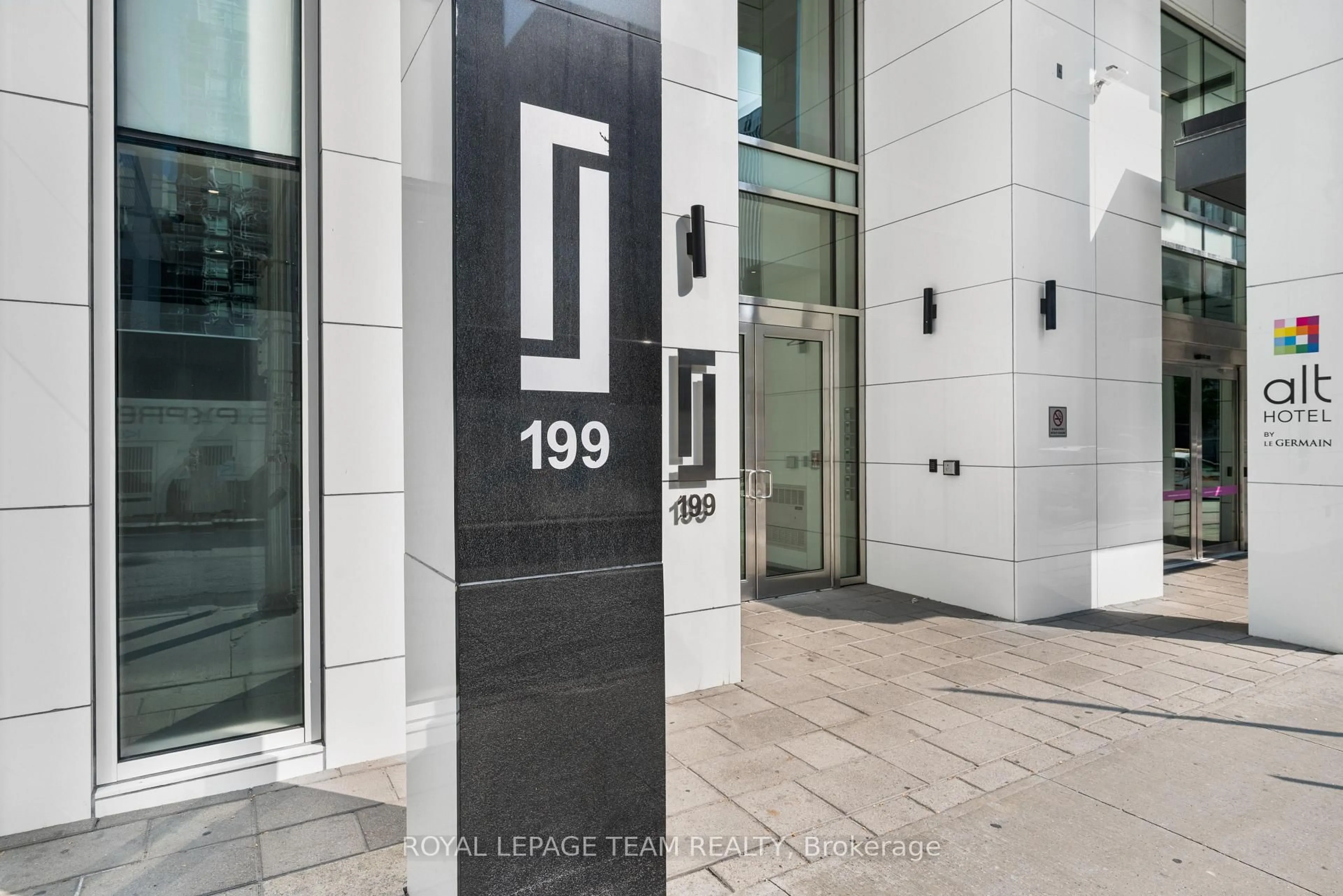 Indoor foyer for 199 Slater St #2103, Ottawa Ontario K1P 0C8