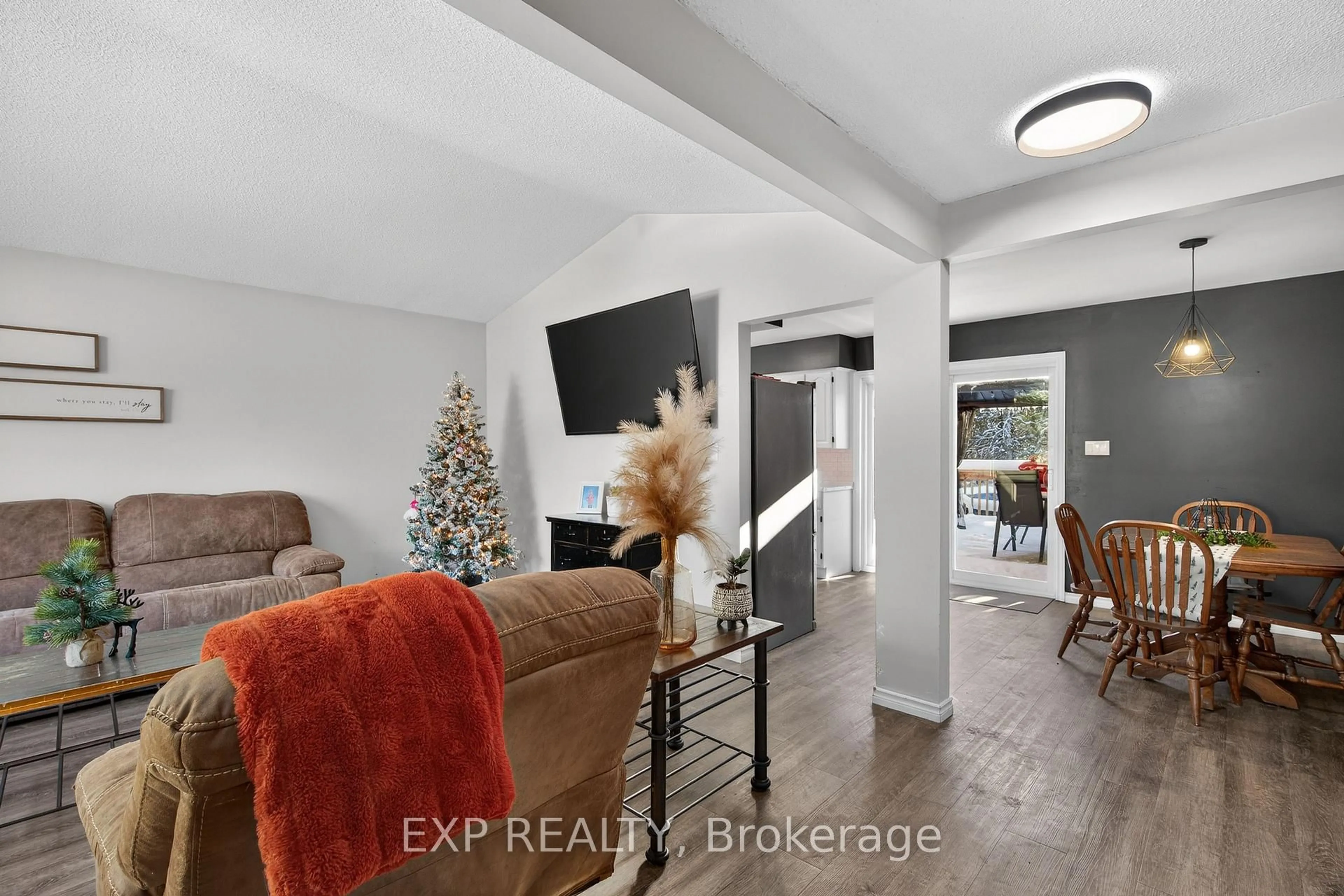 Indoor entryway for 1176 County Rd 14 Rd, Kaladar Ontario K0K 1Z0