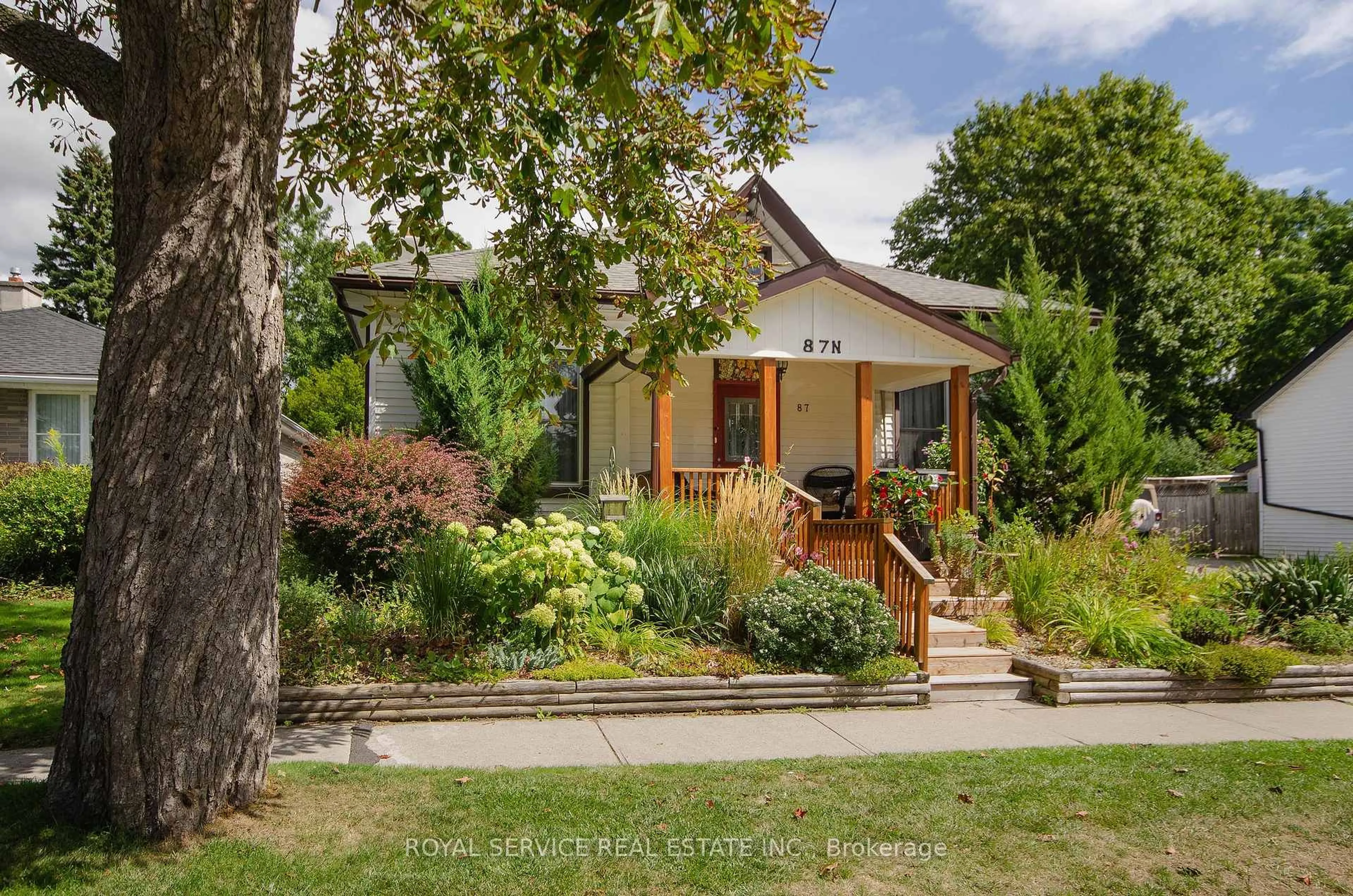 Patio, street for 87 Hope St, Port Hope Ontario L1A 2N8