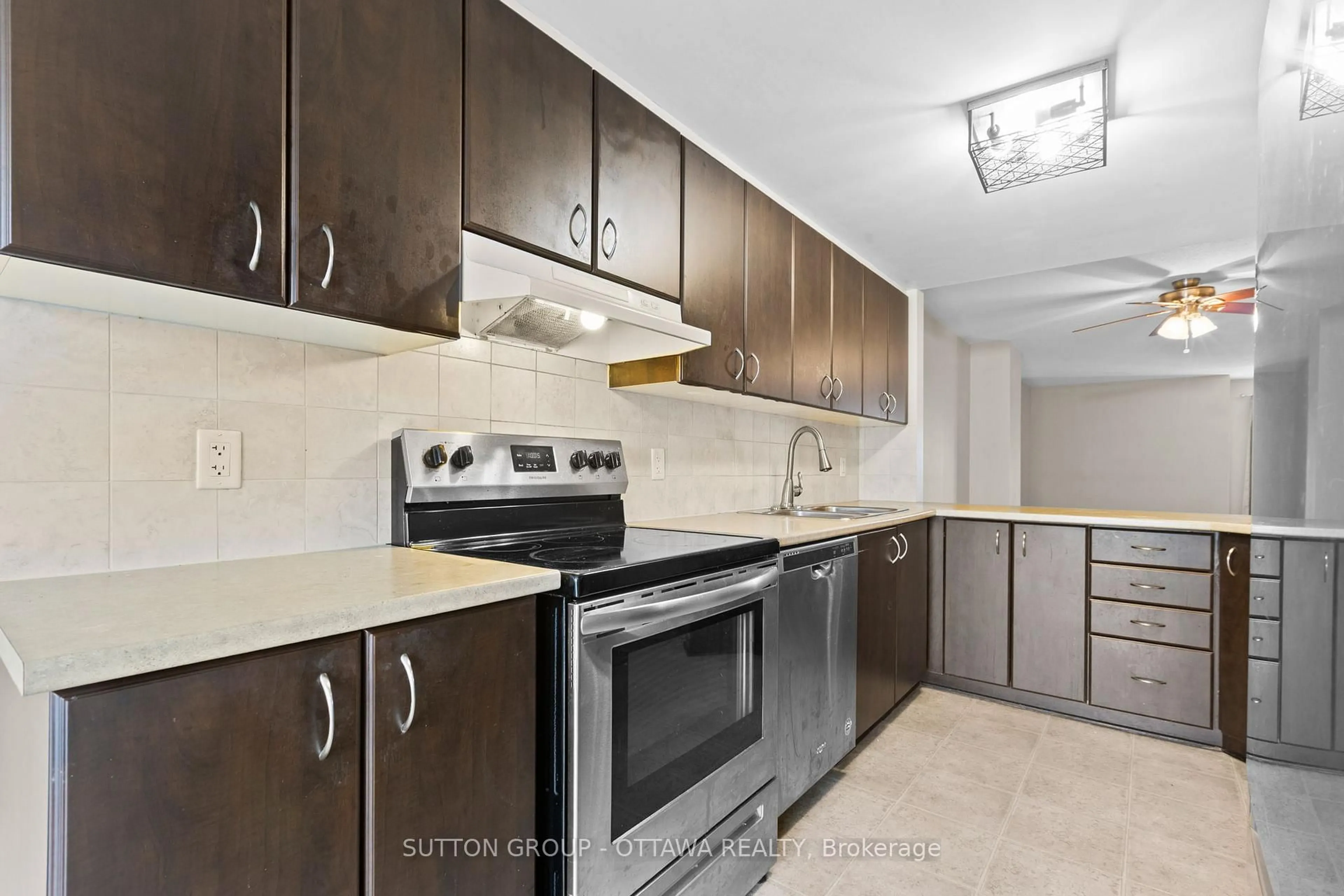 Standard kitchen, unknown for 641 Louis Toscano Dr #74, Ottawa Ontario K4A 0B7