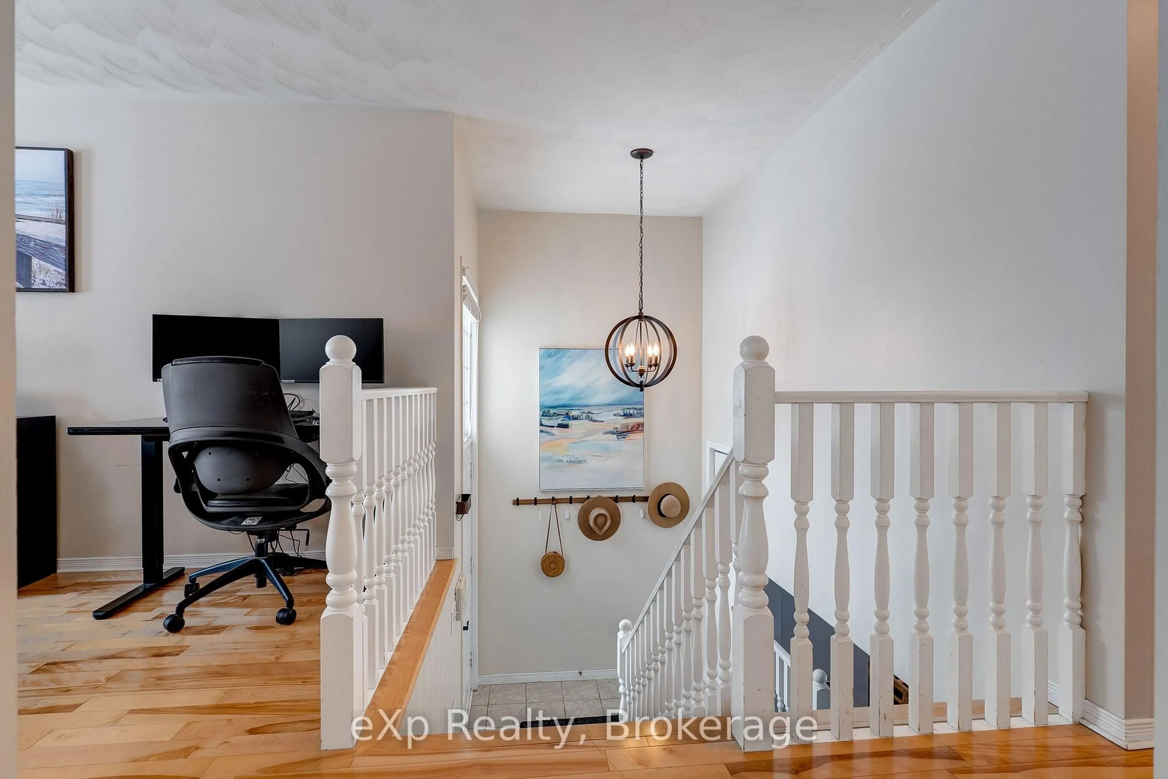 Indoor entryway for 14 Timber Ridge Crt, Greater Sudbury Ontario P3E 6K1