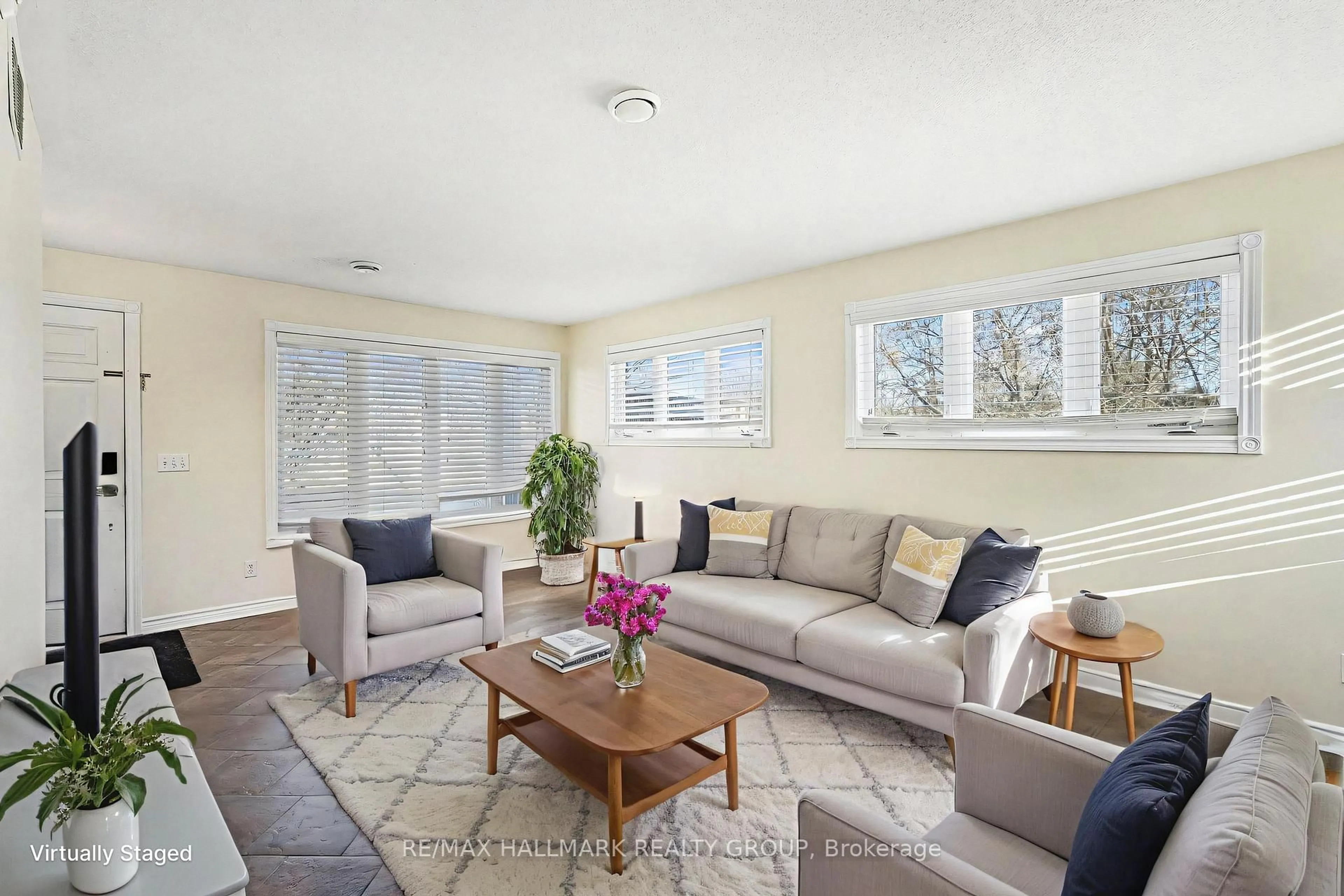 Living room with furniture, unknown for 124 Bell St, Carleton Place Ontario K7C 1V4