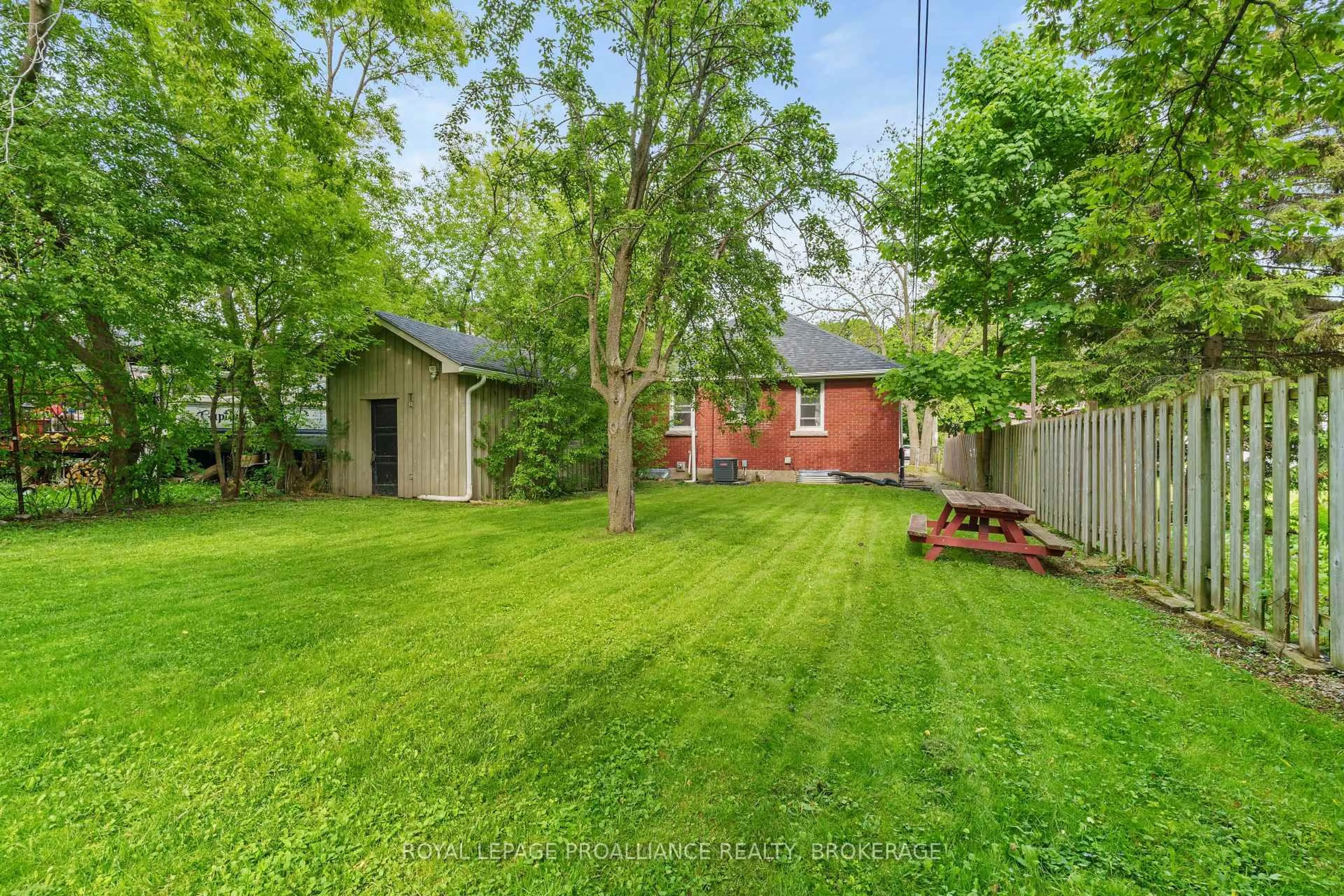 A pic from outside/outdoor area/front of a property/back of a property/a pic from drone, street for 168 MacDonnell St, Kingston Ontario K7L 4B8