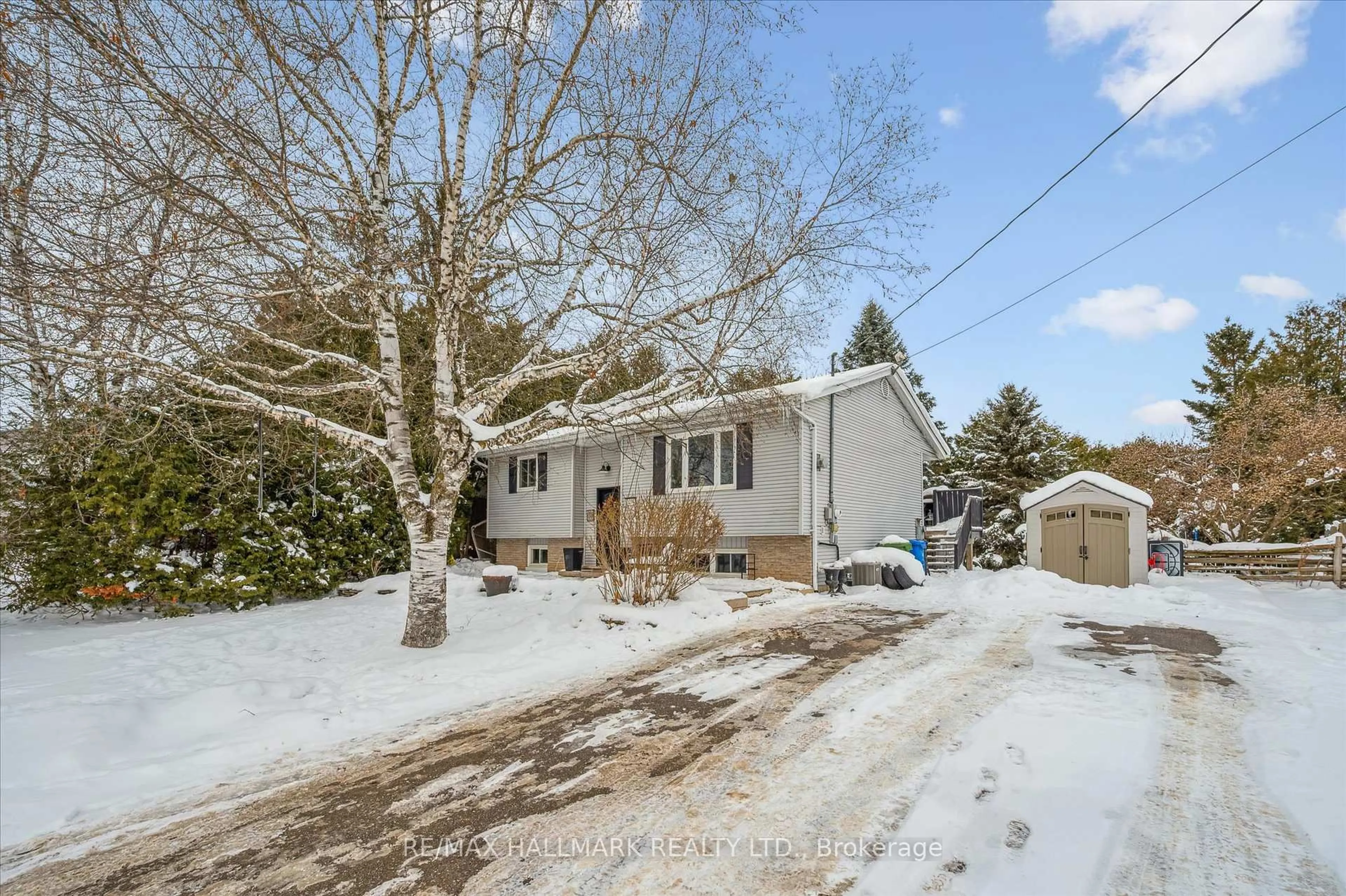 A pic from outside/outdoor area/front of a property/back of a property/a pic from drone, street for 139 Bradley St, Southgate Ontario N0C 1B0