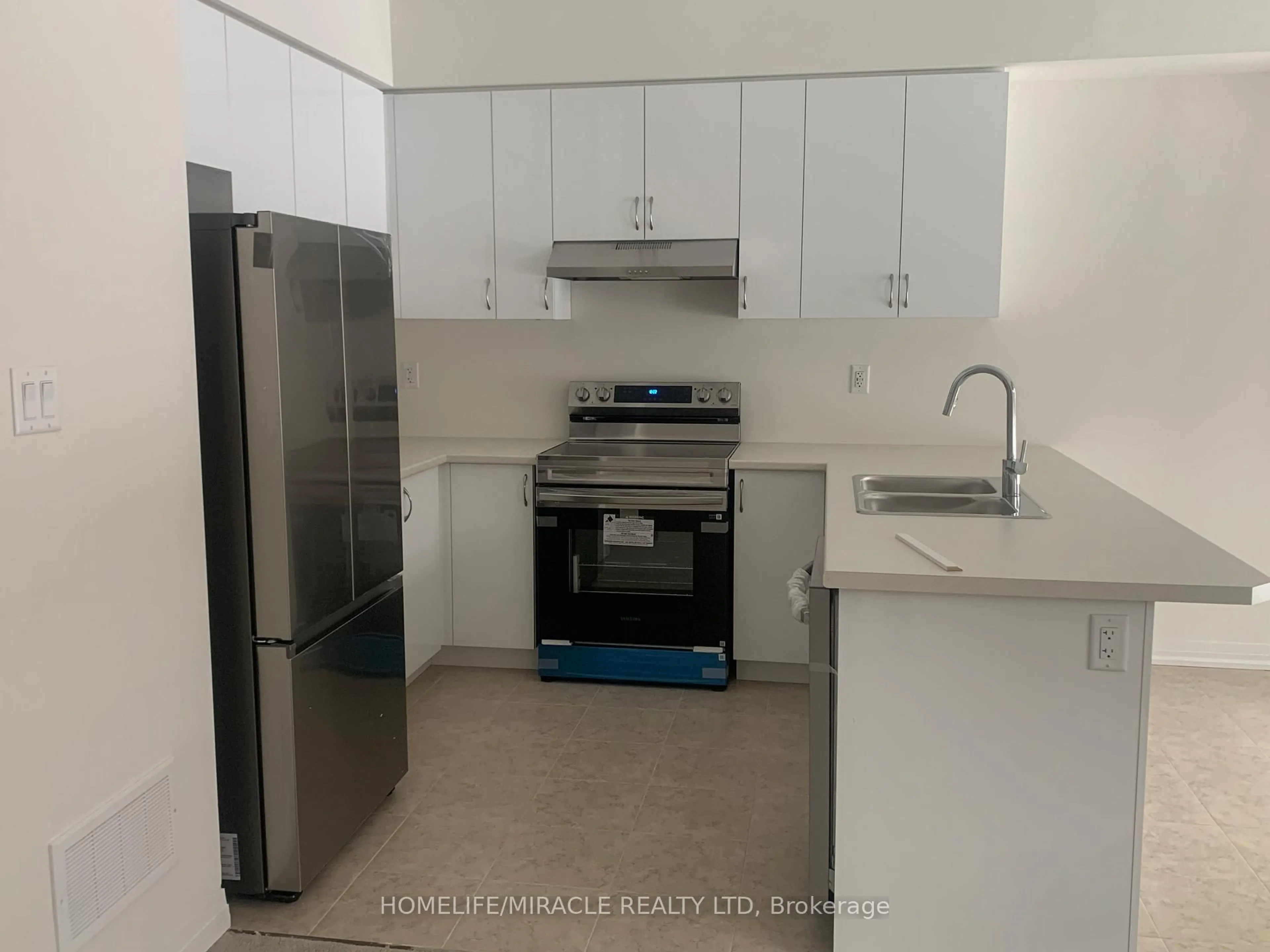 Standard kitchen, unknown for 60 Mckernan Ave, Brantford Ontario N3V 0C2