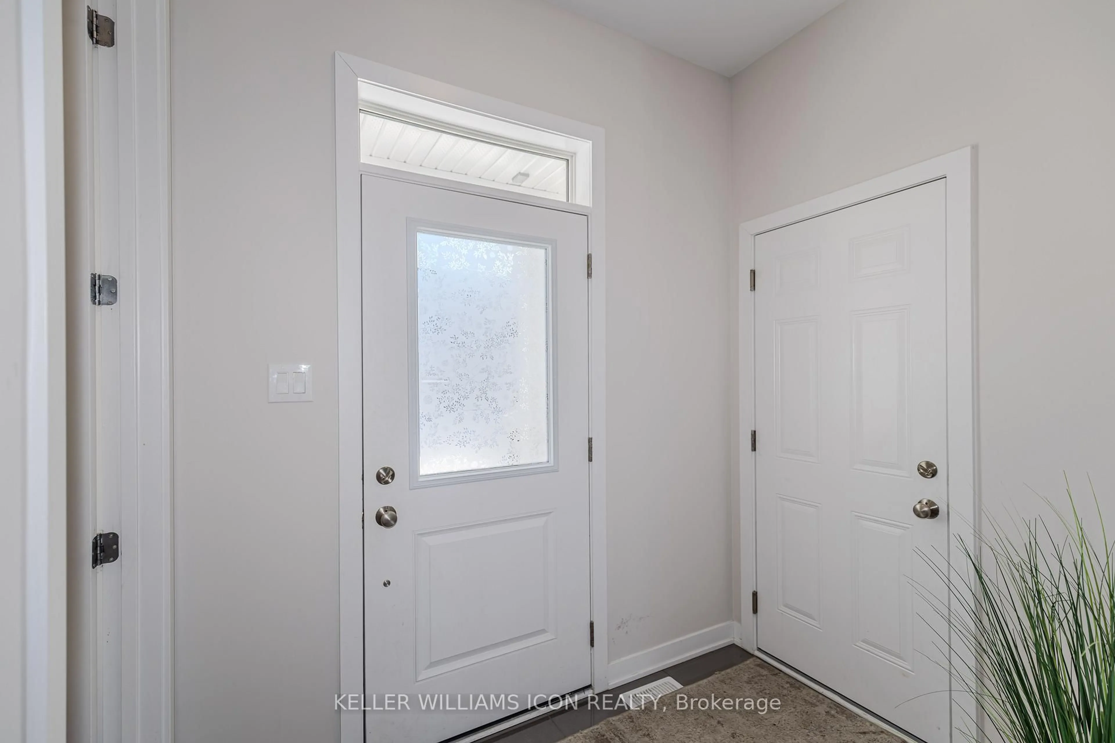 Indoor entryway for 1899 Haiku St, Ottawa Ontario K2J 6W8