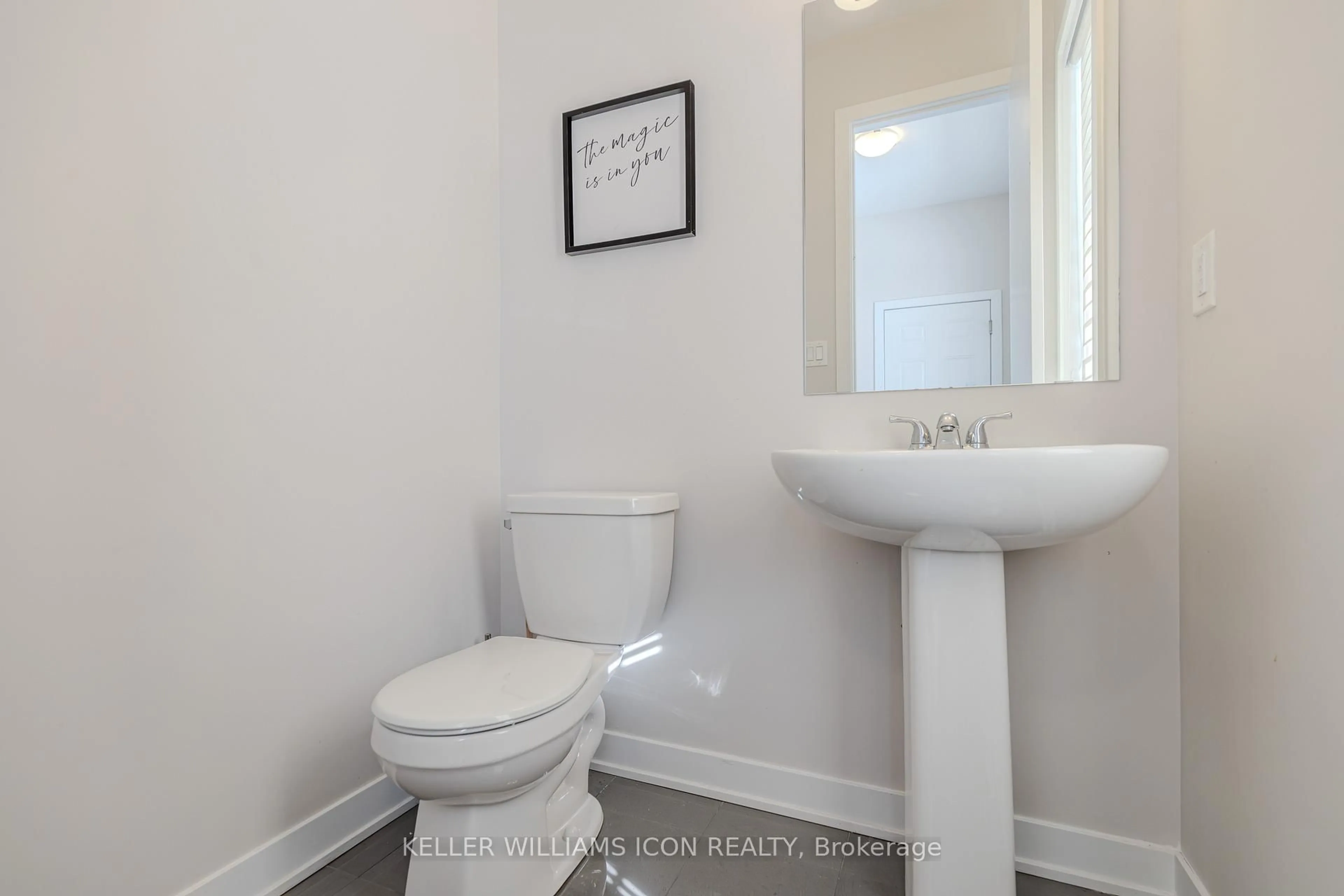 Standard bathroom, unknown for 1899 Haiku St, Ottawa Ontario K2J 6W8