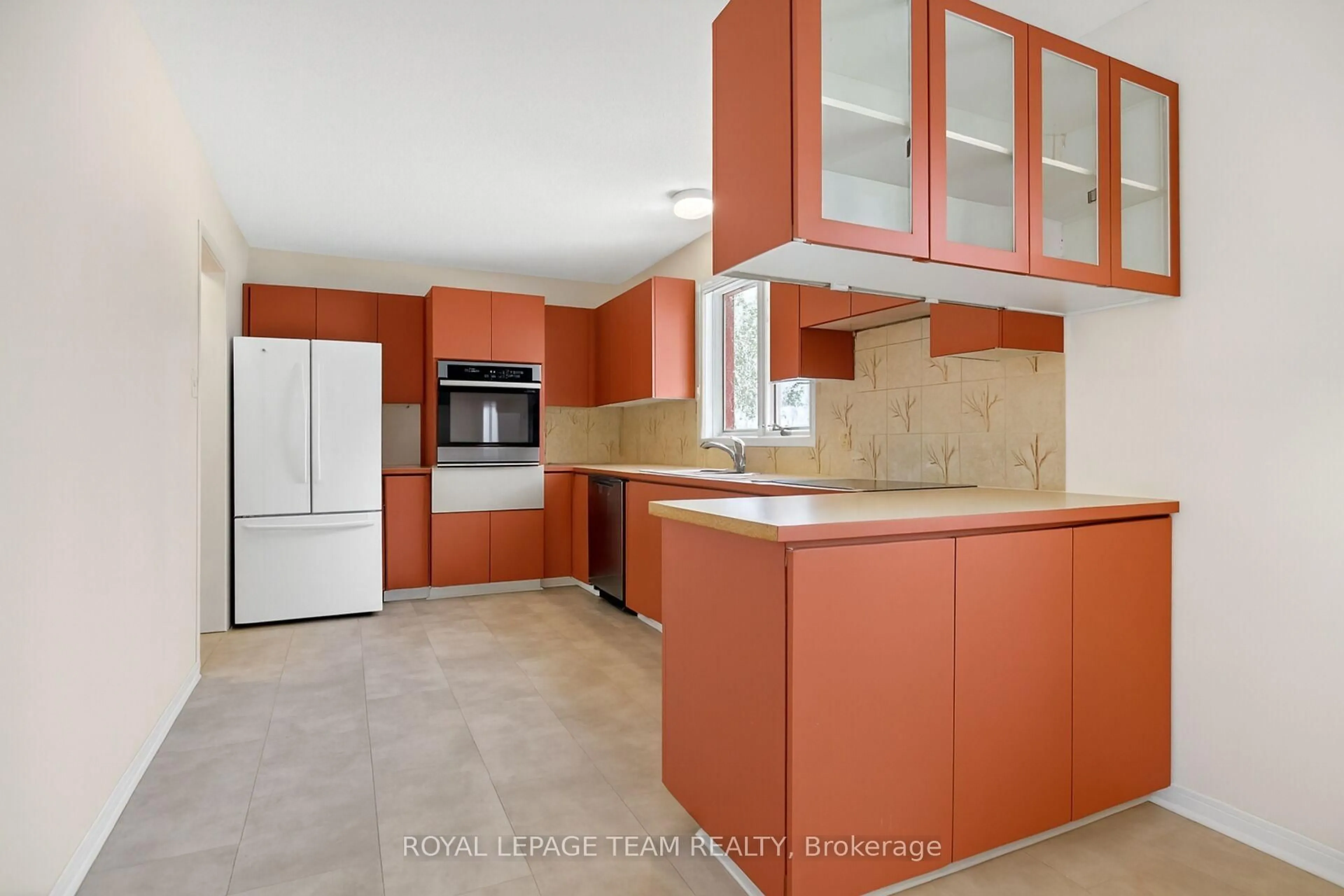 Standard kitchen, ceramic/tile floor for 7 Little Rd, Ottawa Ontario K1V 1H5