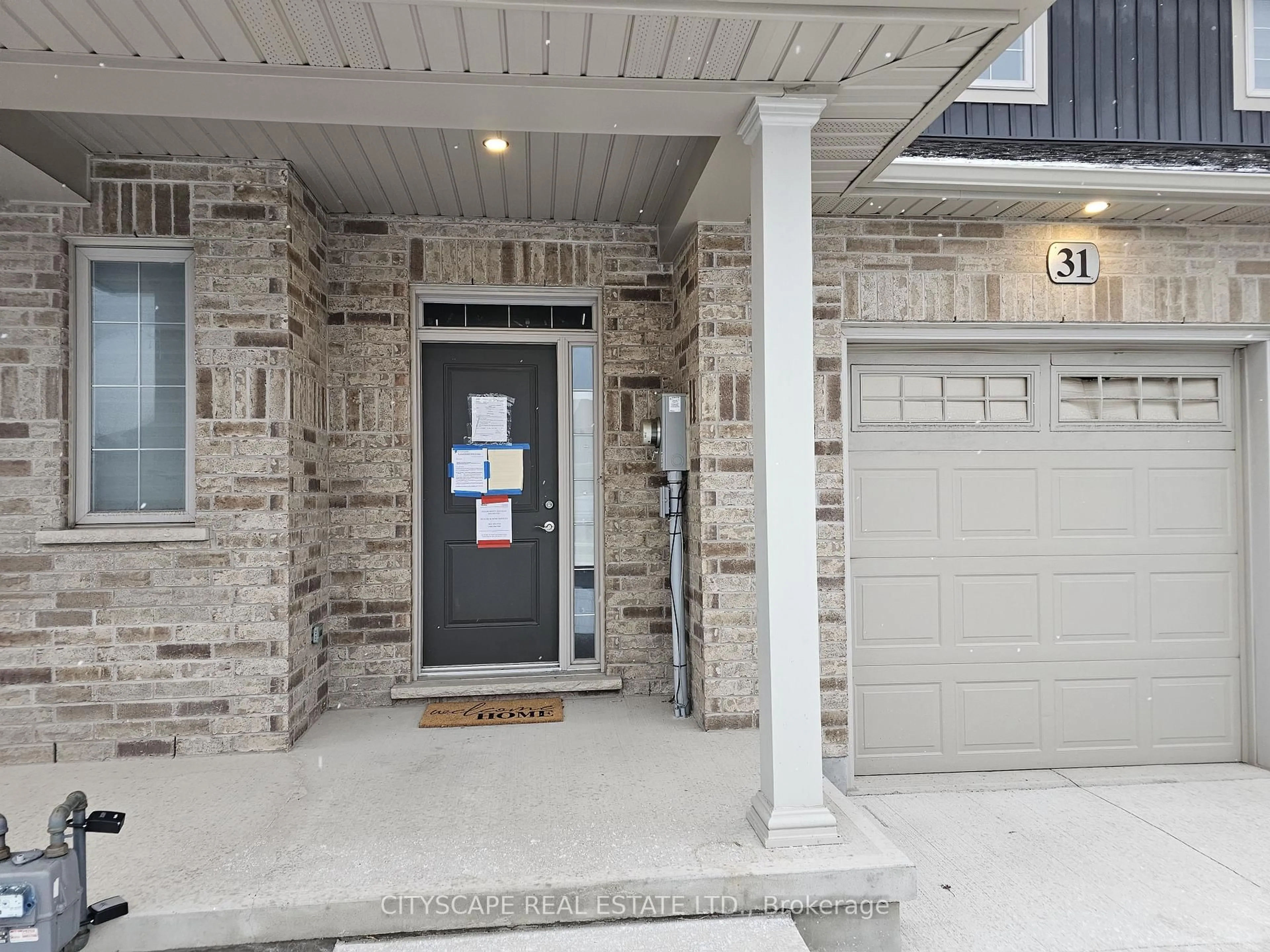Indoor entryway for 31 Corbin St, St. Catharines Ontario L2P 0E8