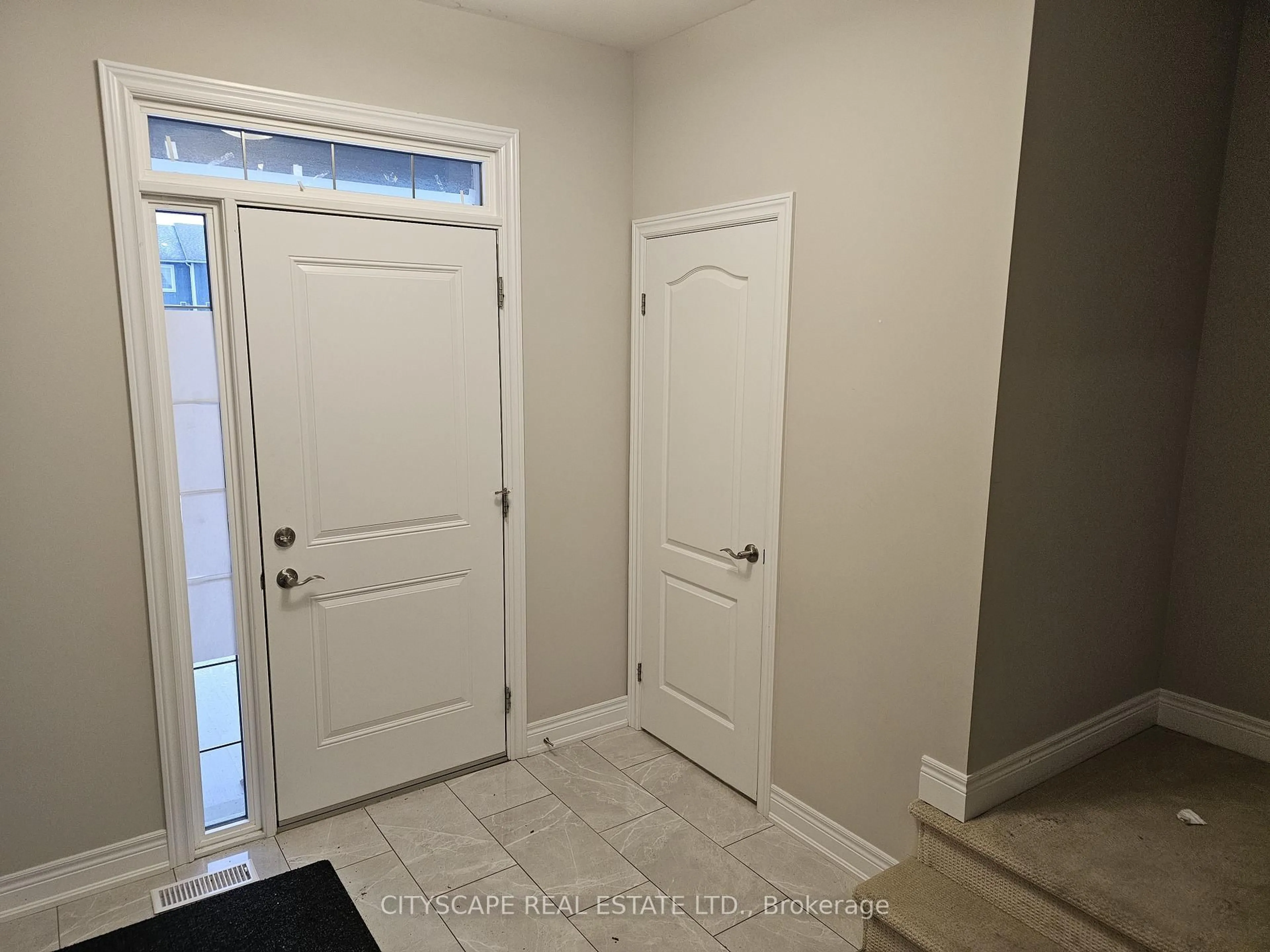 Indoor entryway for 31 Corbin St, St. Catharines Ontario L2P 0E8