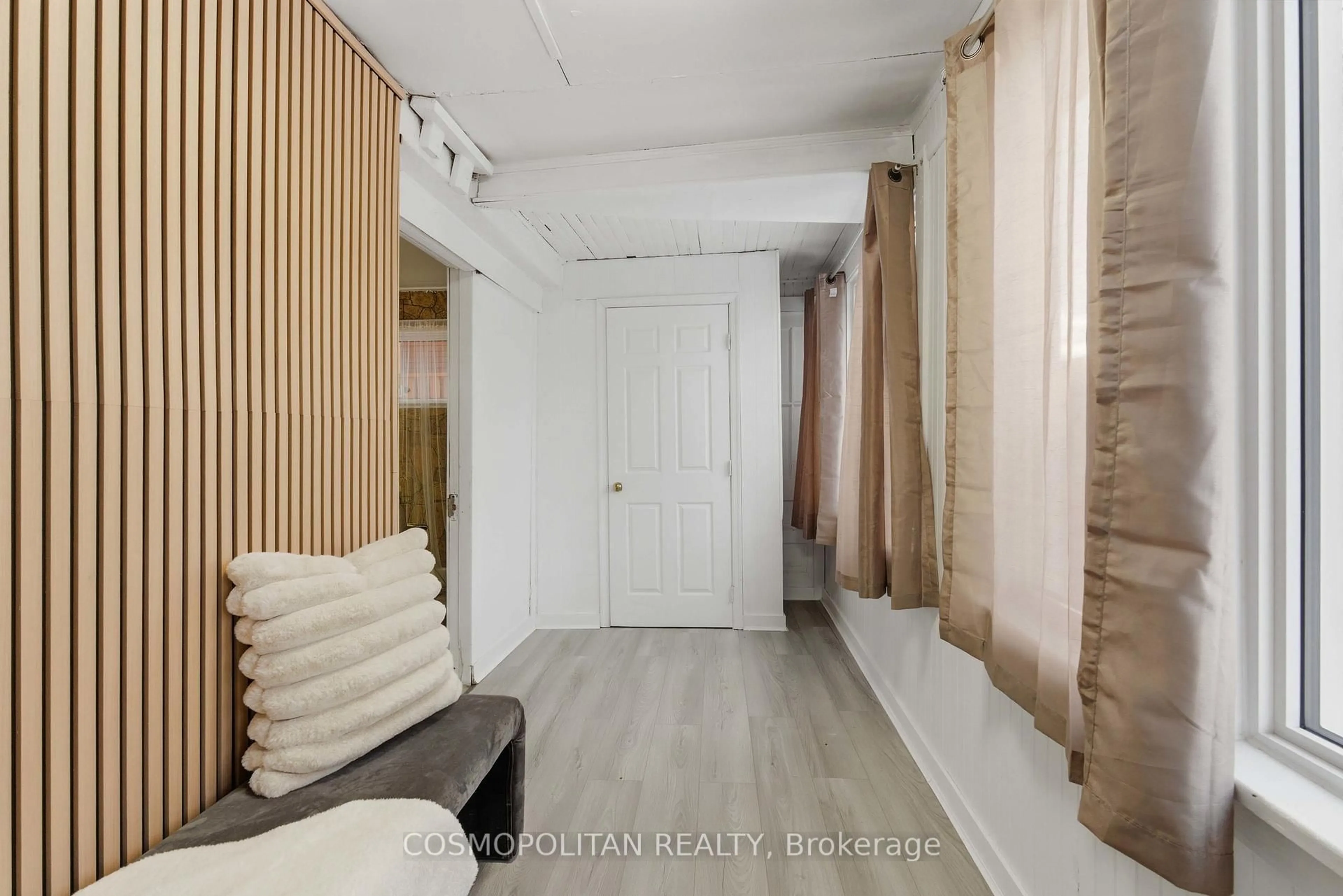 Indoor entryway for 4758 SECOND Ave, Niagara Falls Ontario L2E 4H8