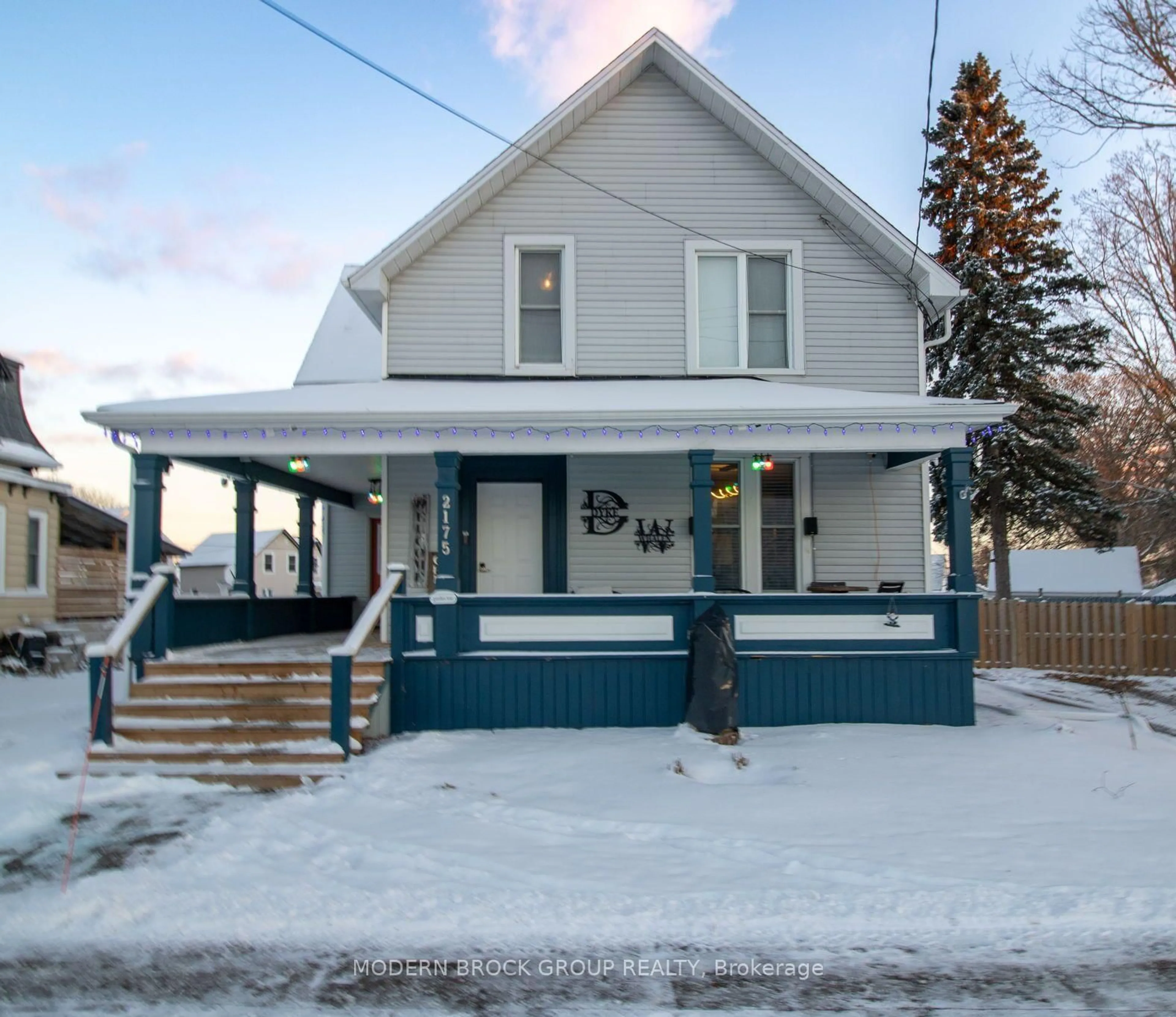 Home with vinyl exterior material, street for 2175 Dundas St, Edwardsburgh/Cardinal Ontario K0E 1E0
