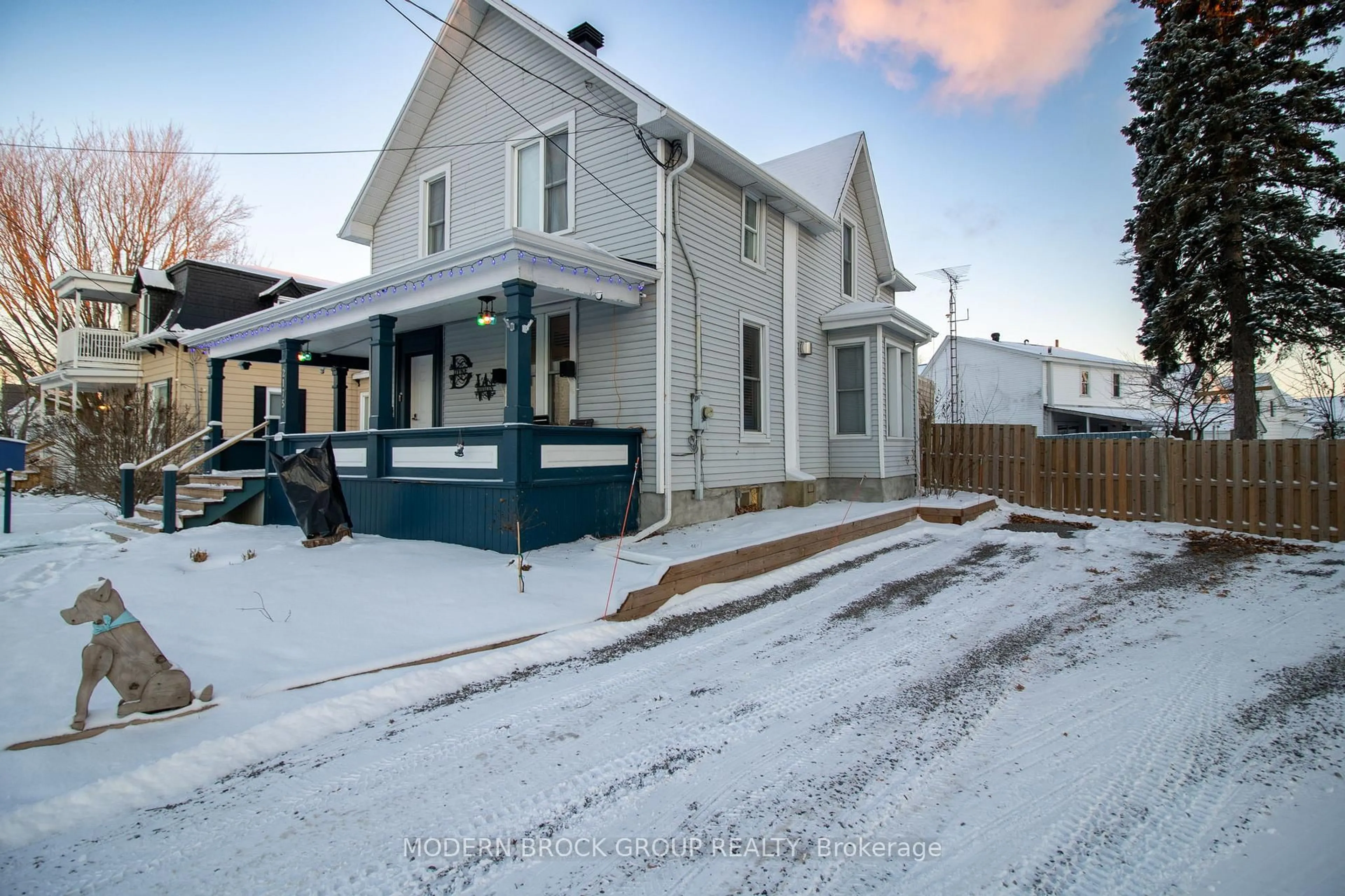 A pic from outside/outdoor area/front of a property/back of a property/a pic from drone, street for 2175 Dundas St, Edwardsburgh/Cardinal Ontario K0E 1E0