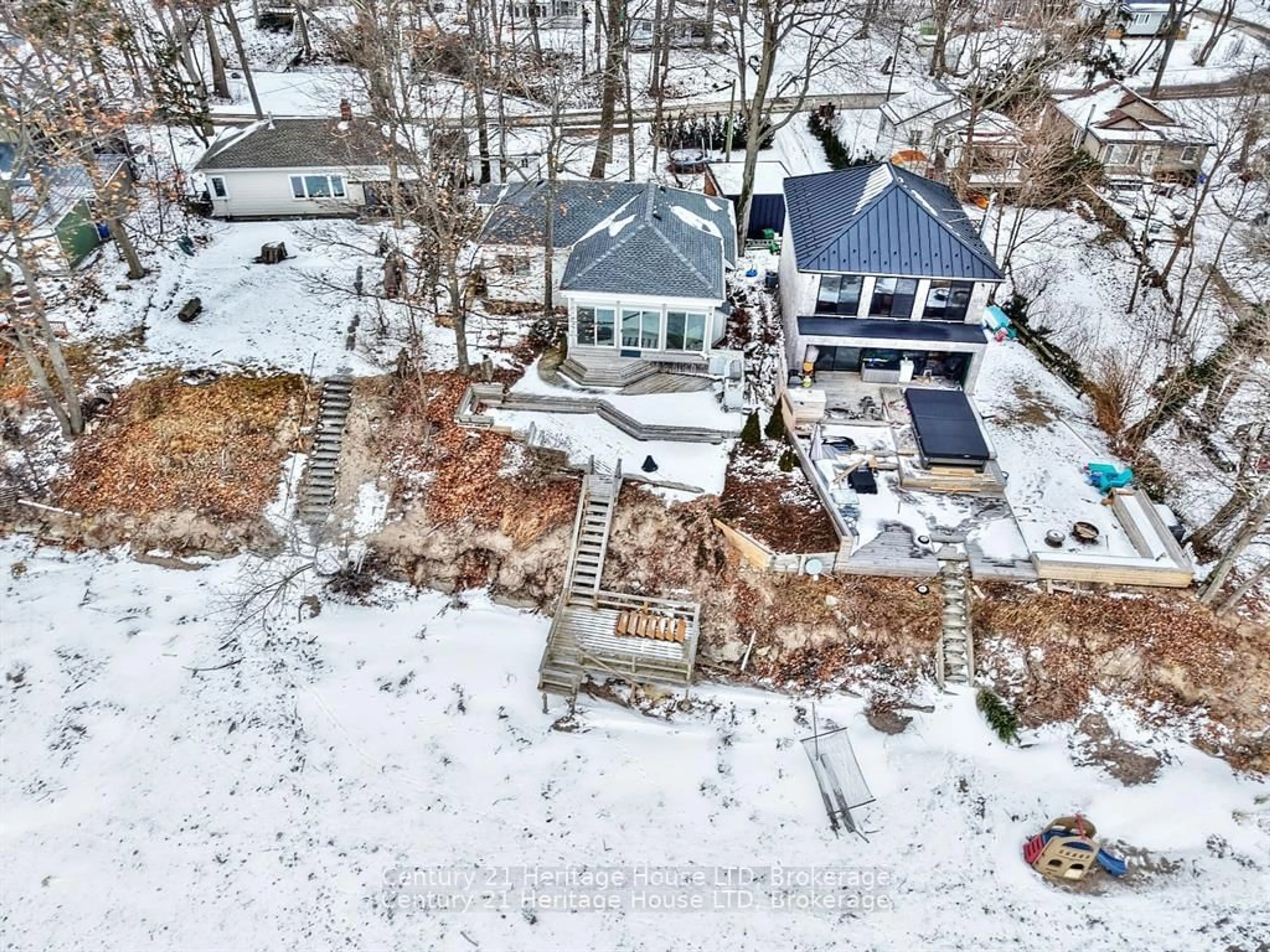 A pic from outside/outdoor area/front of a property/back of a property/a pic from drone, unknown for 2901 Vimy Rd, Port Colborne Ontario L3K 5V3