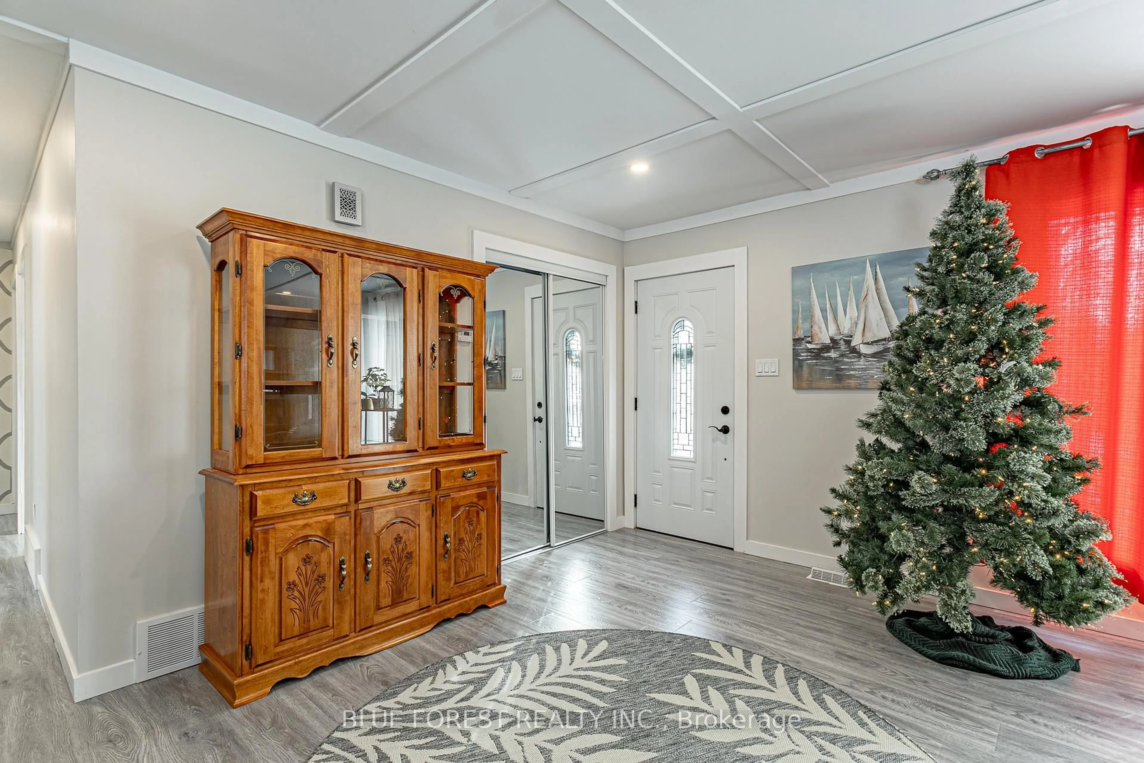Indoor entryway for 9716 Lakeshore Rd, Lambton Shores Ontario N0M 1T0