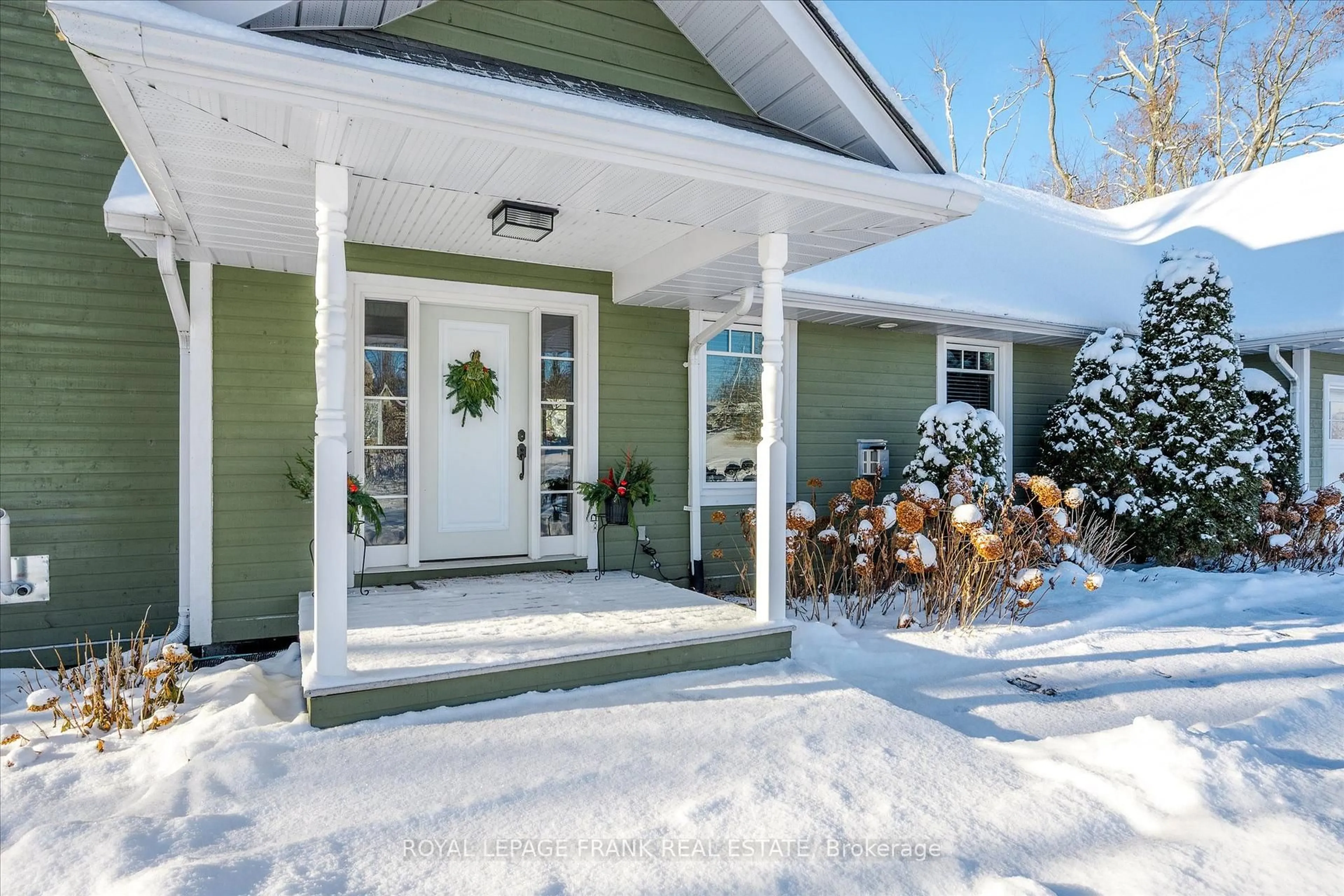 Indoor entryway for 1898 Lakehurst Rd, Trent Lakes Ontario K0L 1J0