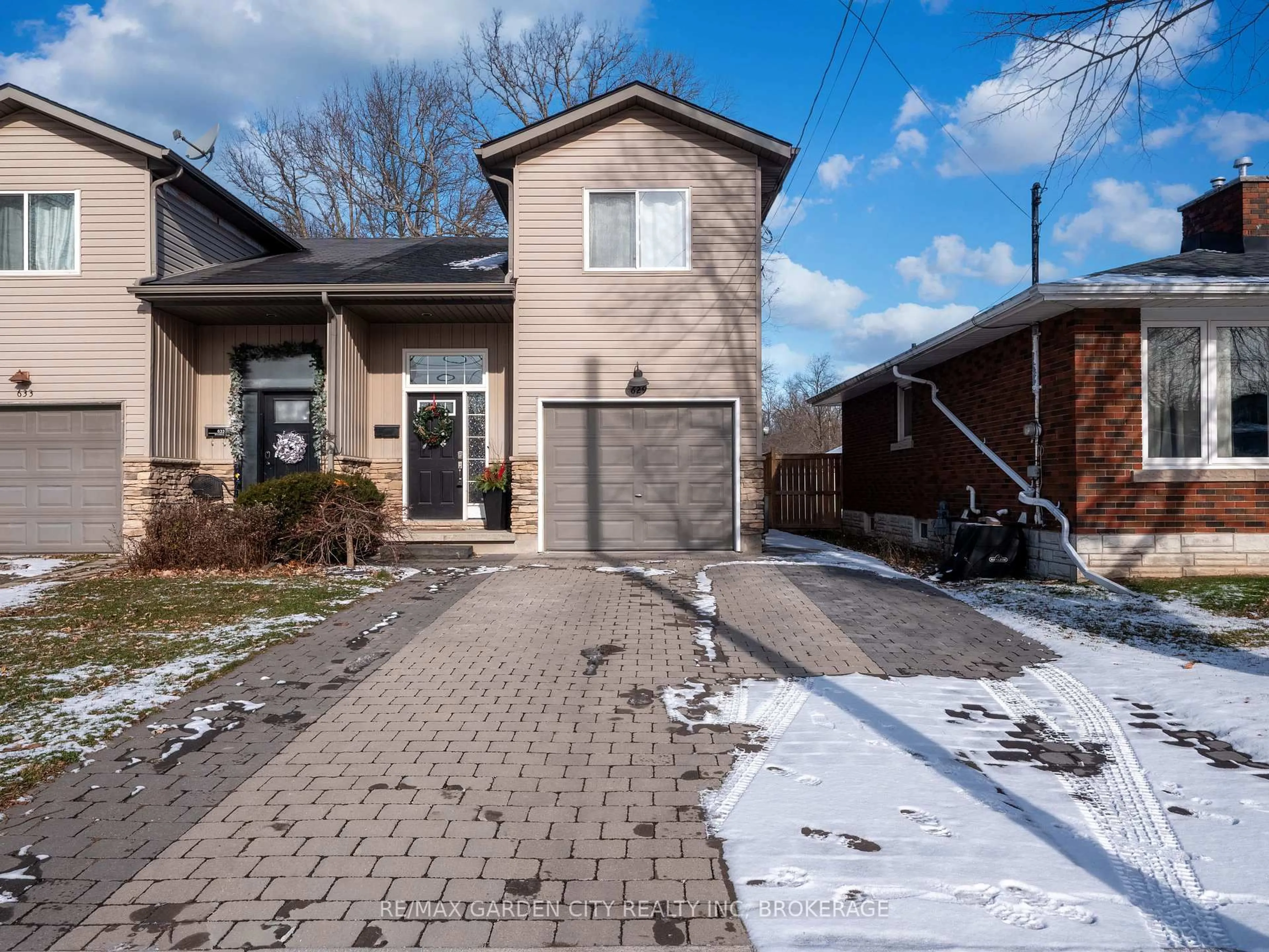 Home with brick exterior material, street for 629 BROADWAY Ave, Welland Ontario L3C 5M6