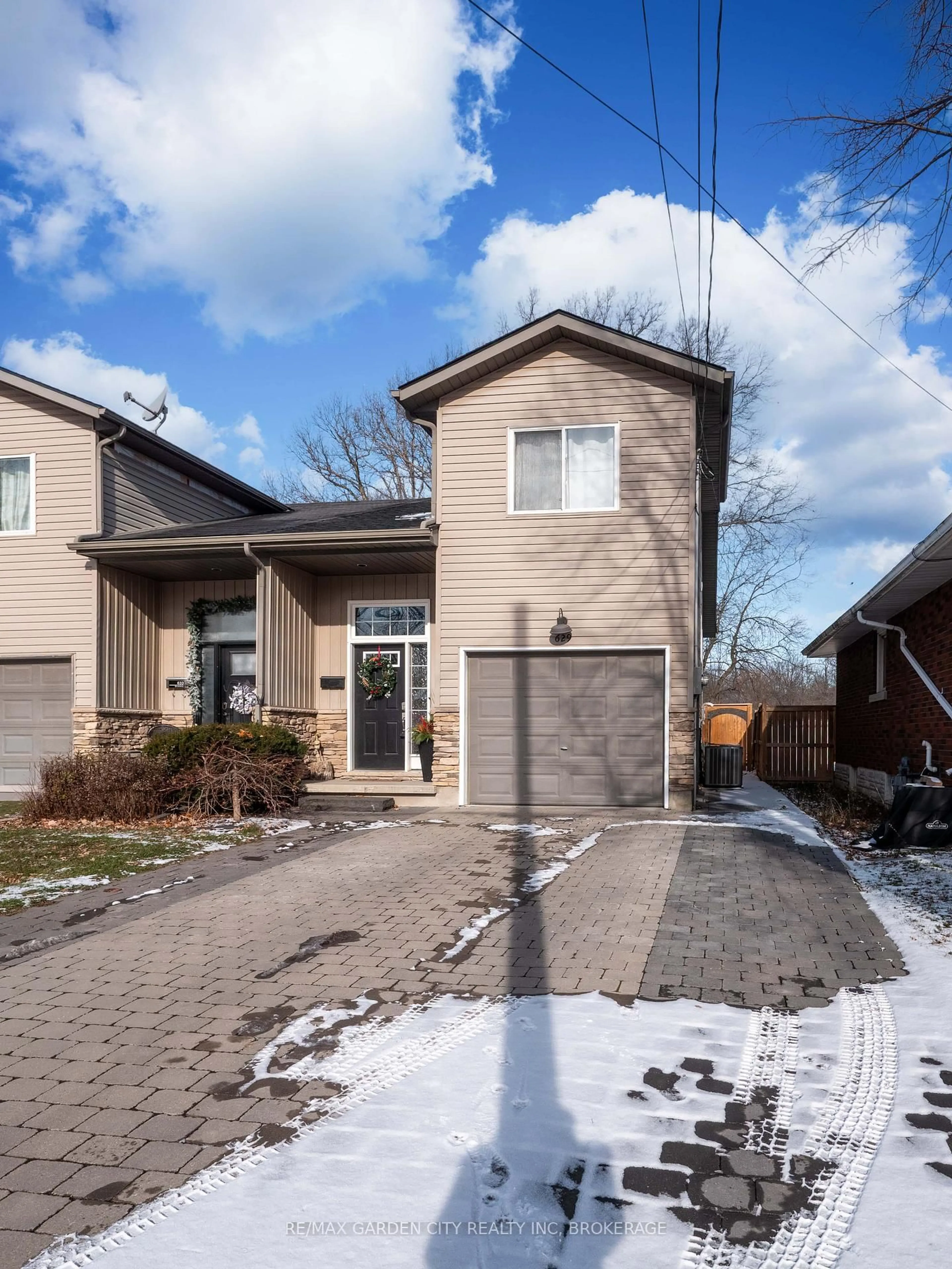 Home with brick exterior material, street for 629 BROADWAY Ave, Welland Ontario L3C 5M6