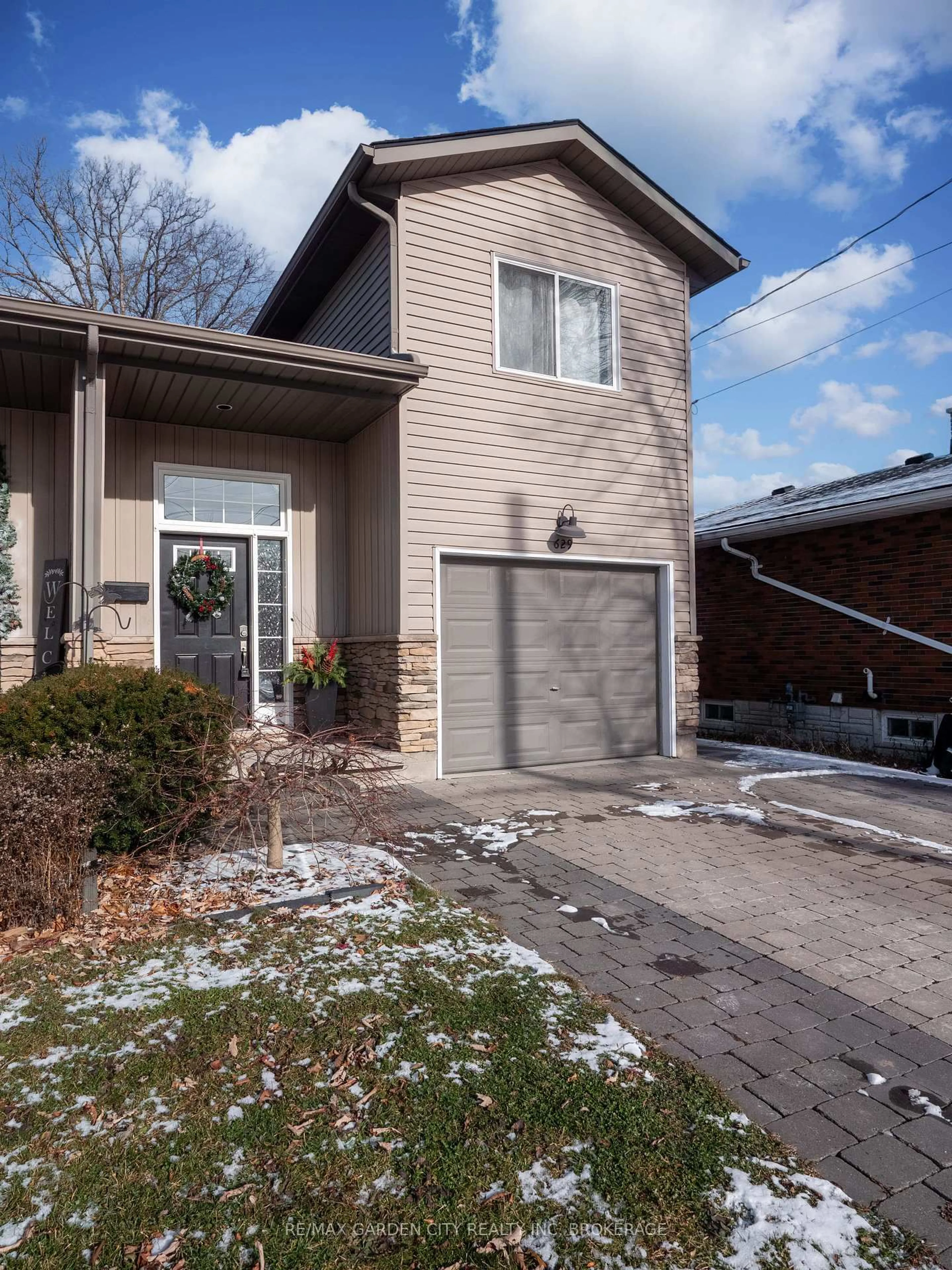 Home with brick exterior material, street for 629 BROADWAY Ave, Welland Ontario L3C 5M6