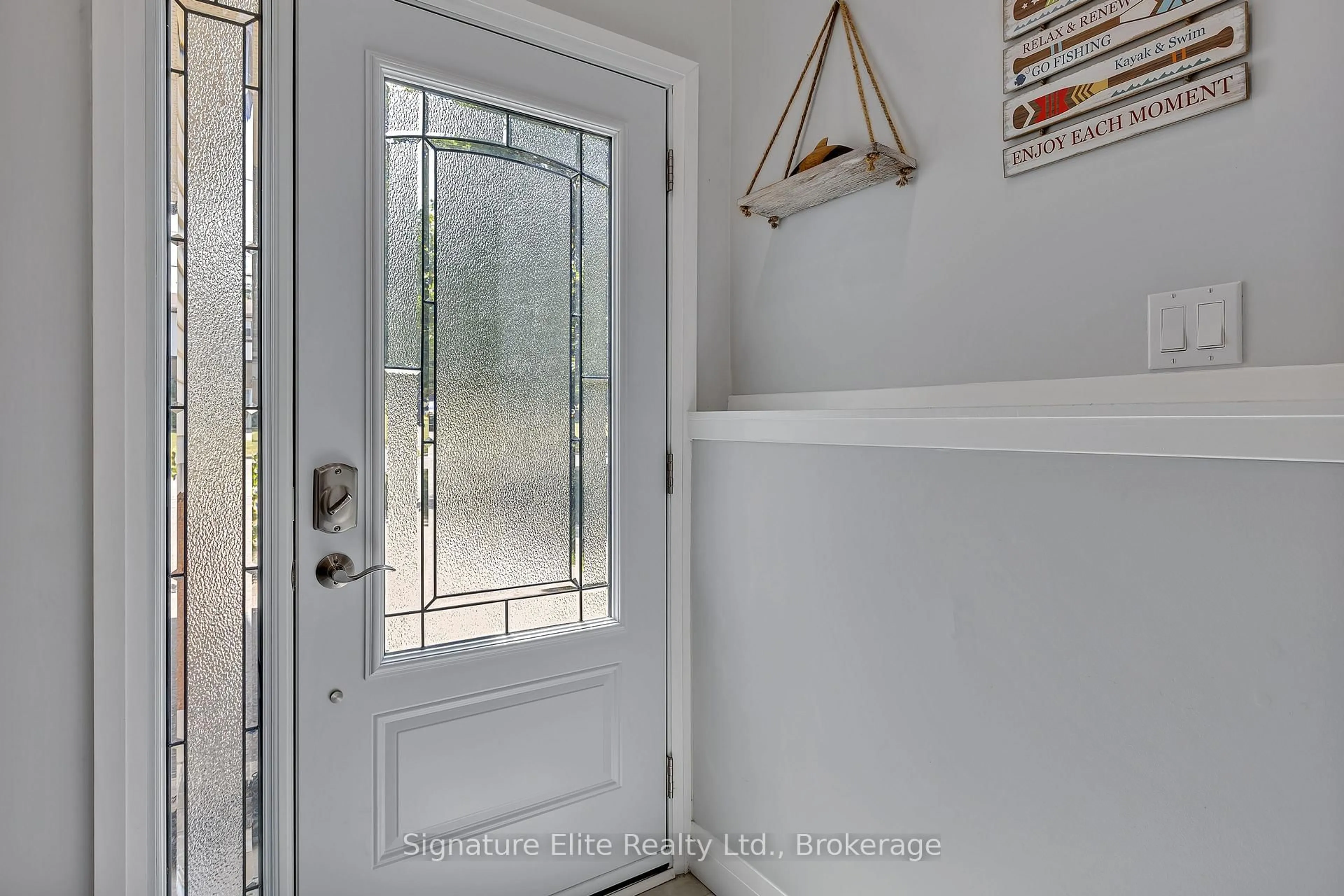 Indoor entryway for 270 Sherin Ave, Peterborough Ontario K9J 1B6
