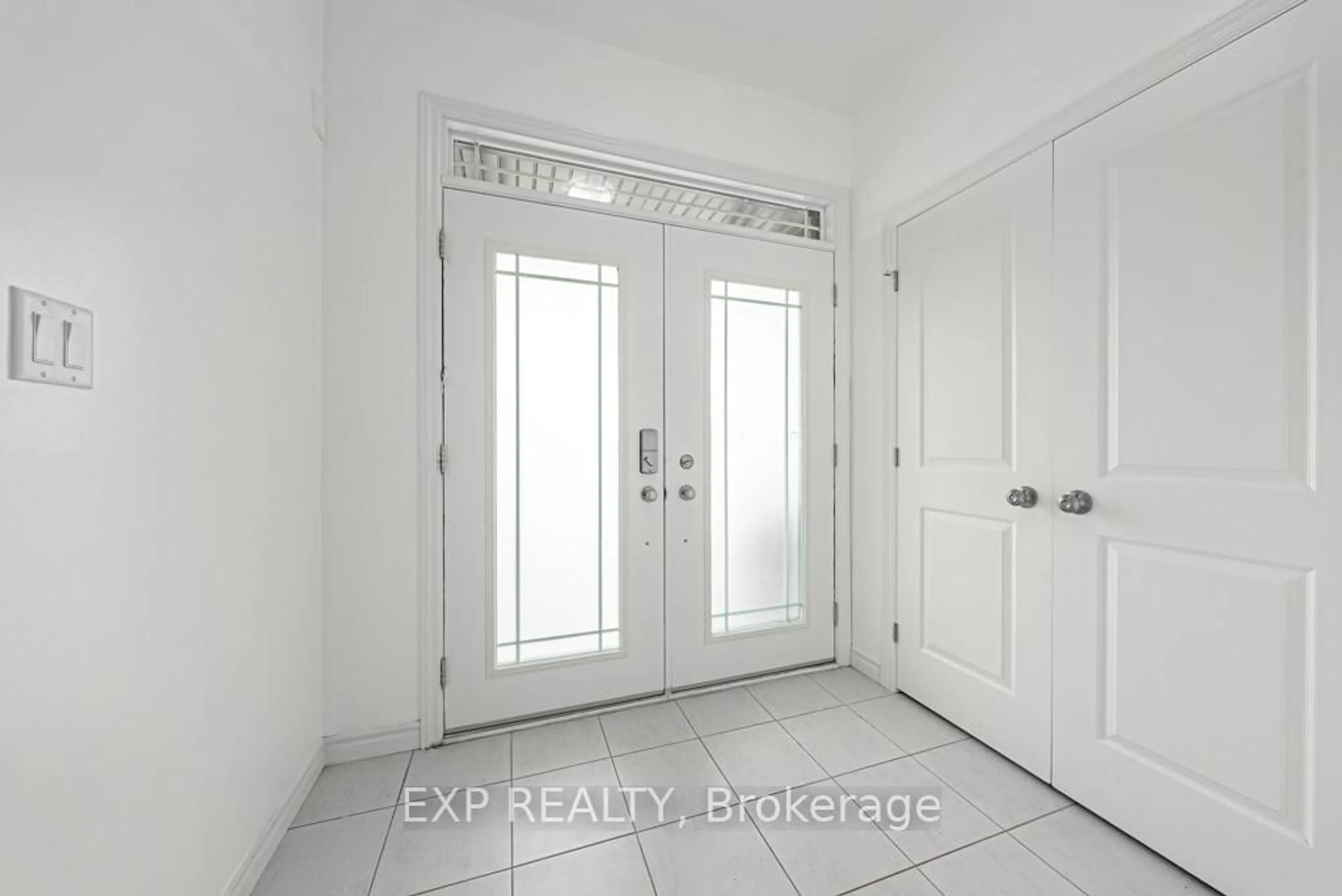 Indoor entryway for 462 Blackburn Dr, Brantford Ontario N3T 6S8