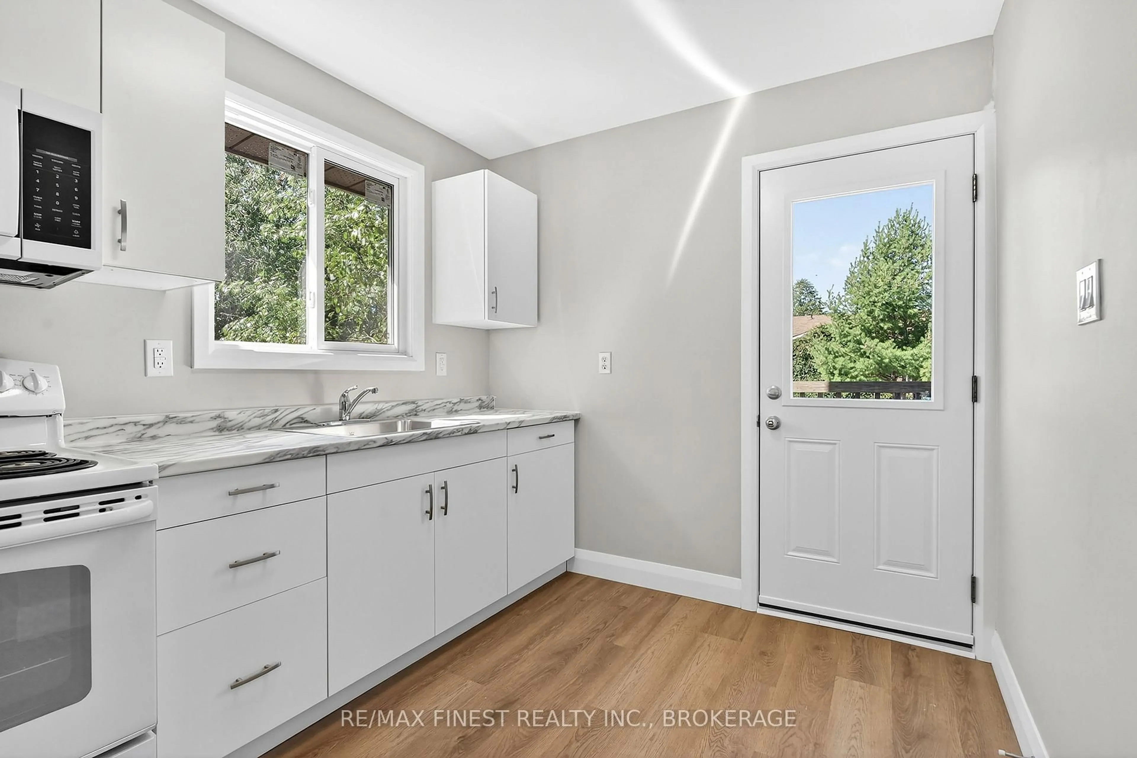 Laundry room for 3 Foster St, Kingston Ontario K7M 6L2