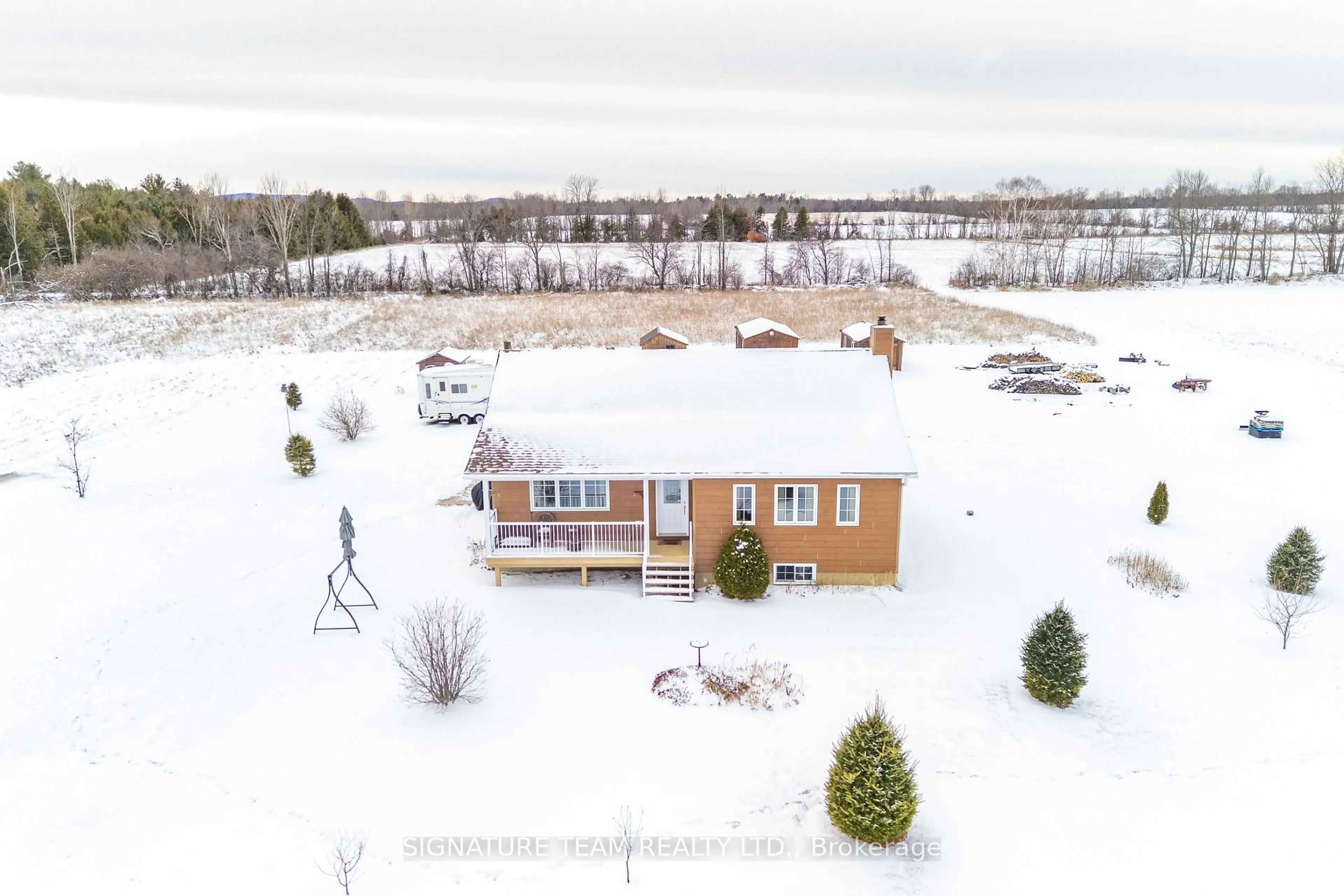 A pic from outside/outdoor area/front of a property/back of a property/a pic from drone, building for 1637 Scotch Bush Rd, Douglas Ontario K0J 1S0