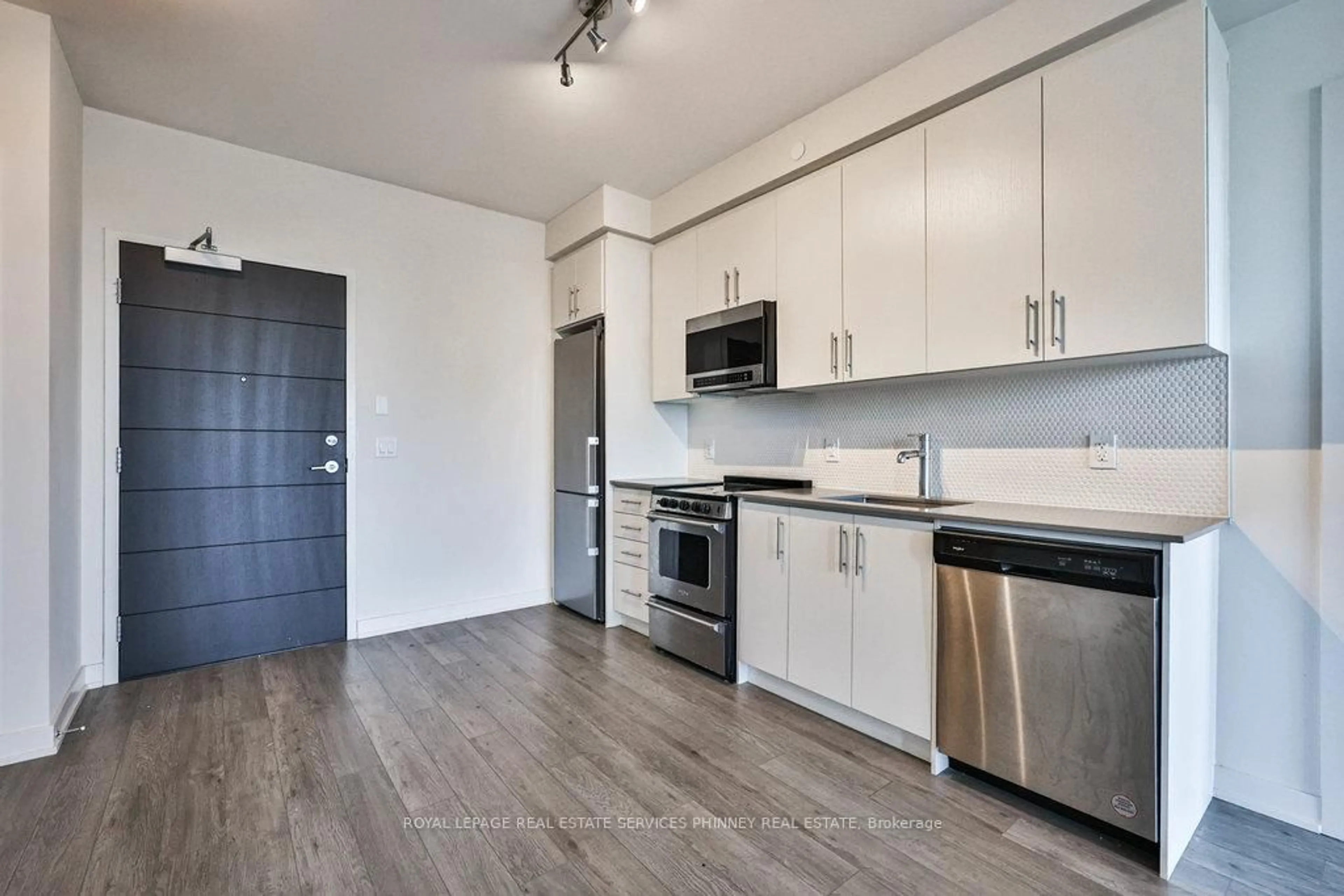 Standard kitchen, wood/laminate floor for 212 King William St #1222, Hamilton Ontario L8N 1B5