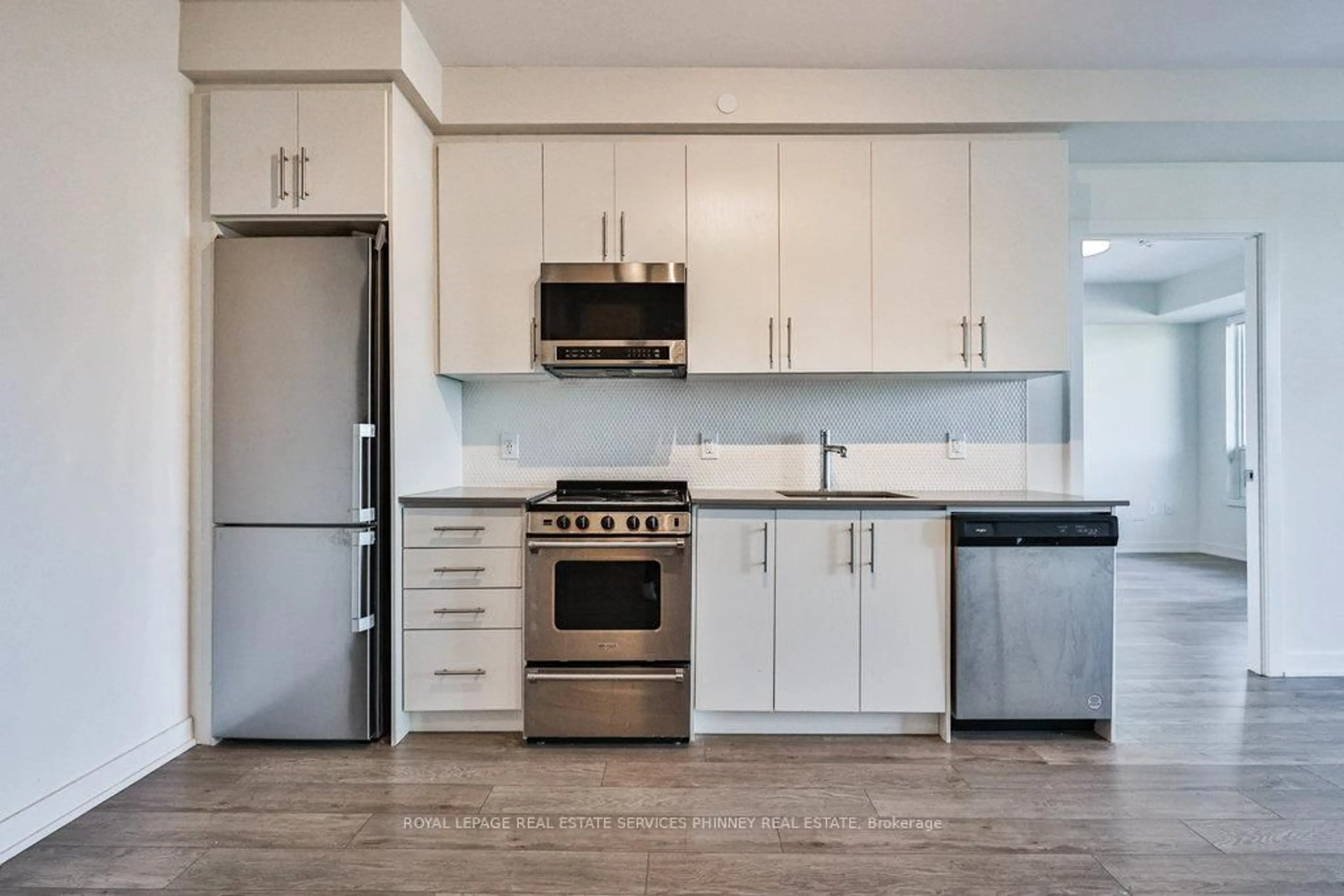 Standard kitchen, wood/laminate floor for 212 King William St #1222, Hamilton Ontario L8N 1B5