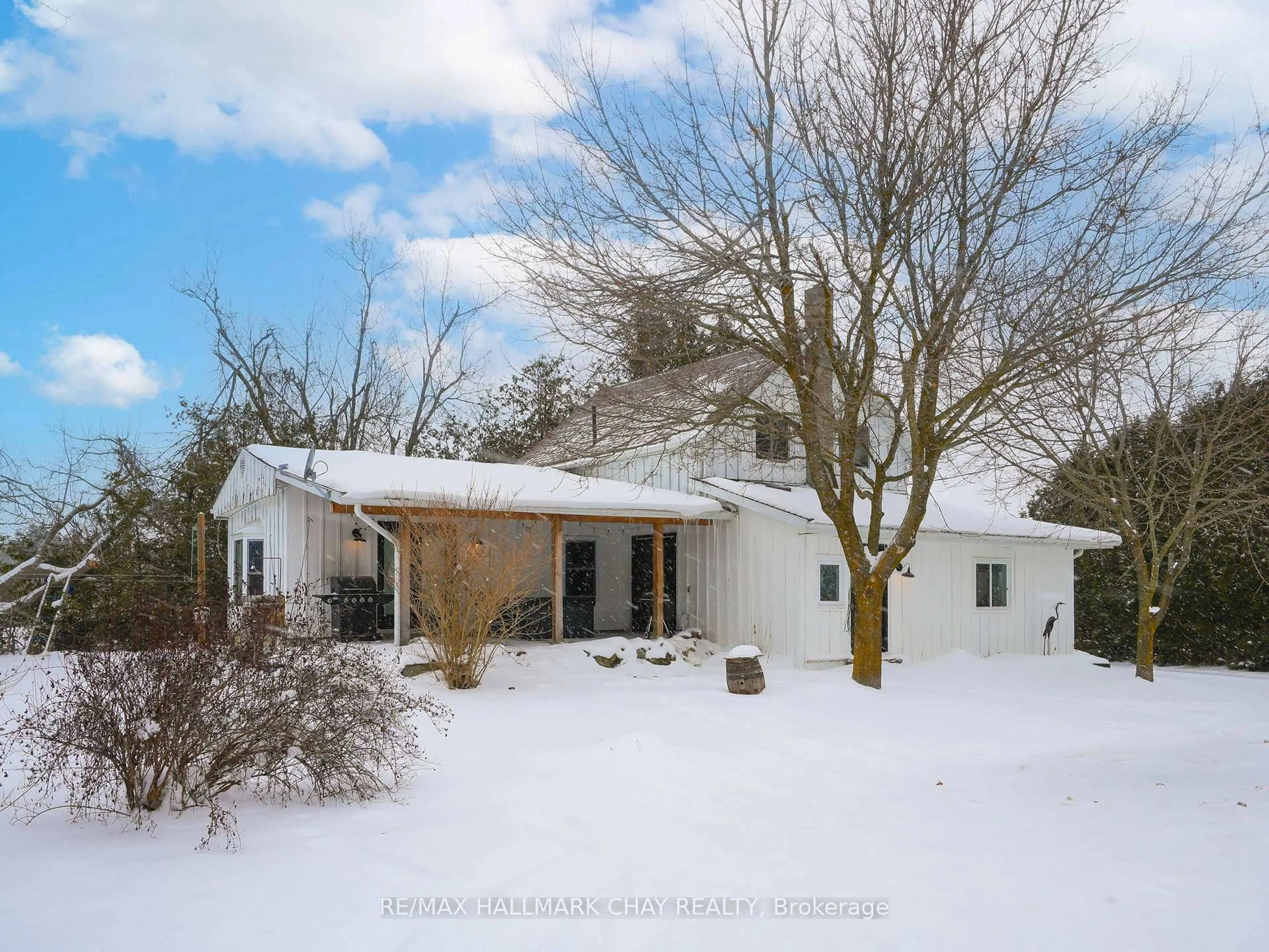 A pic from outside/outdoor area/front of a property/back of a property/a pic from drone, street for 22 Mill Lane, Melancthon Ontario L9V 2T9