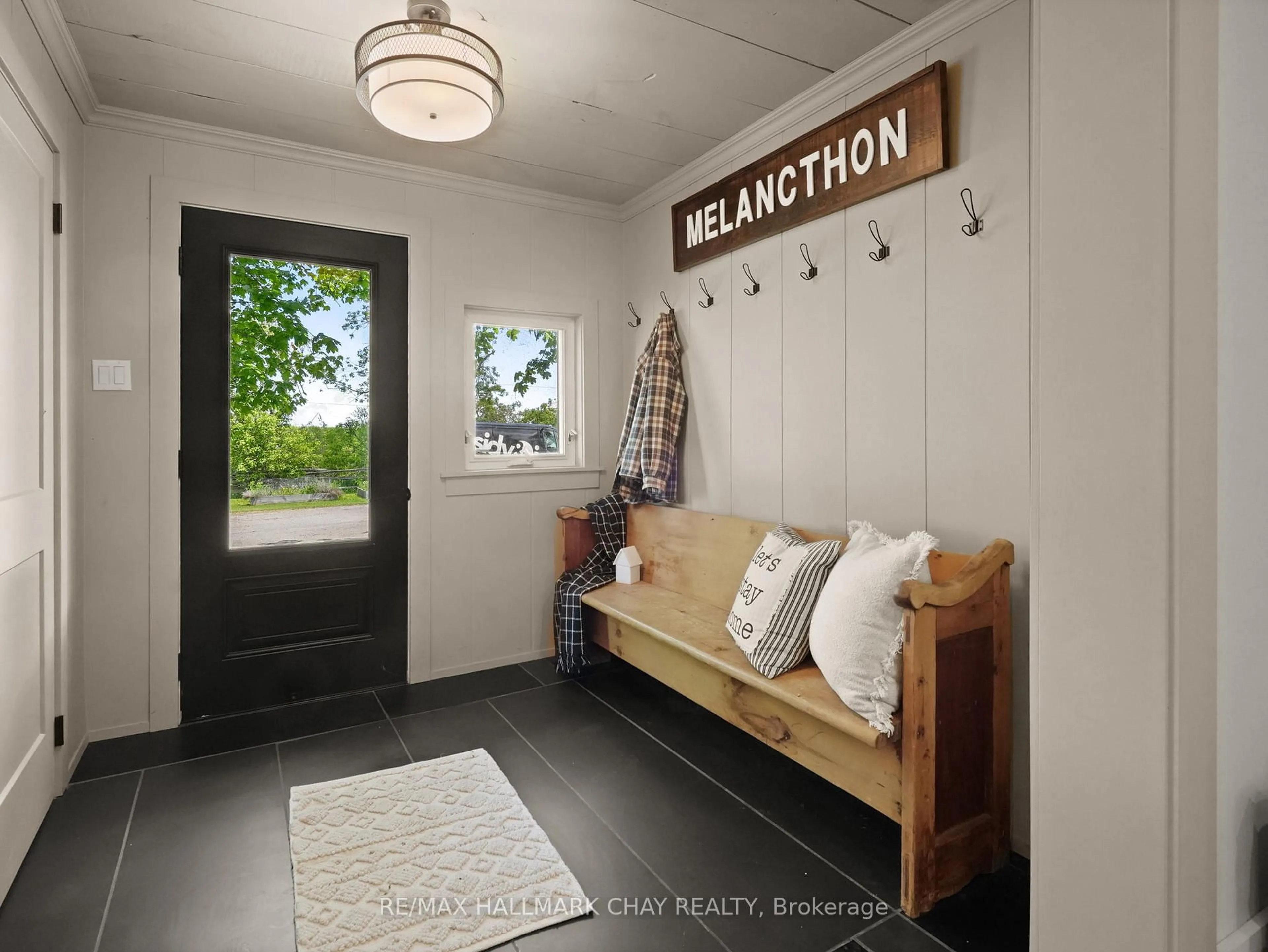 Indoor entryway for 22 Mill Lane, Melancthon Ontario L9V 2T9