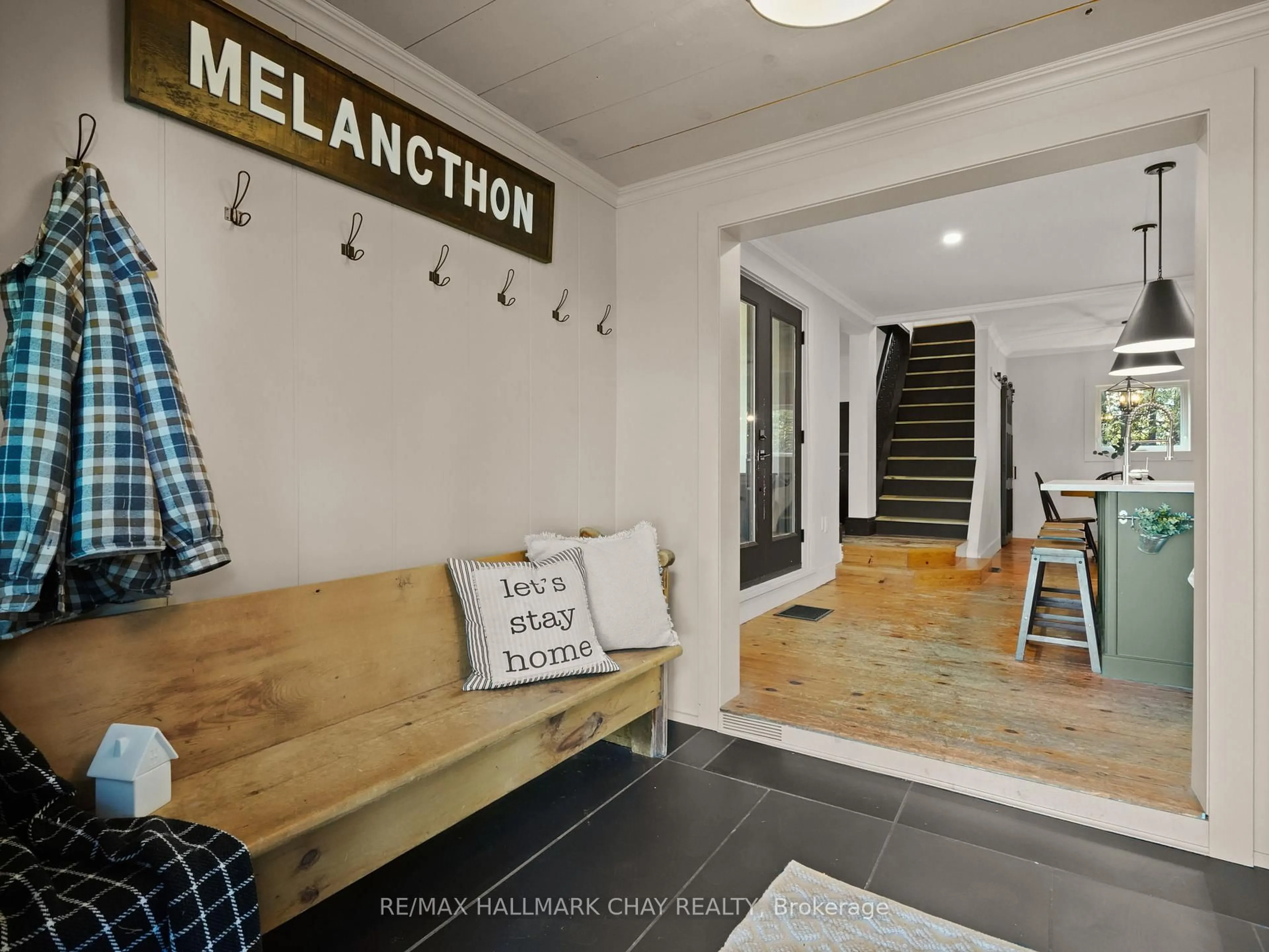 Indoor entryway for 22 Mill Lane, Melancthon Ontario L9V 2T9