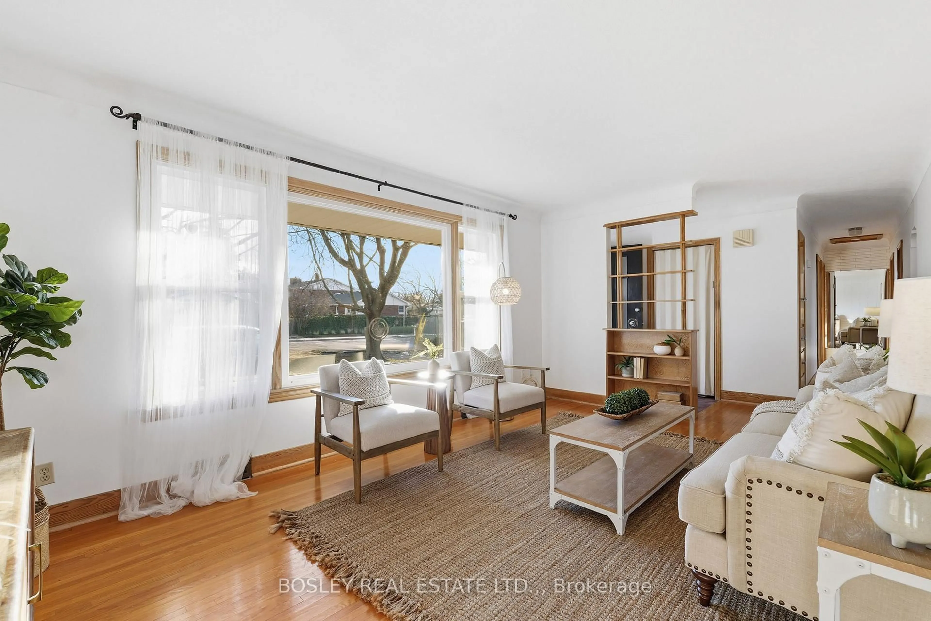 Living room with furniture, unknown for 33 Tamarack Ave, St. Catharines Ontario L3M 3C1