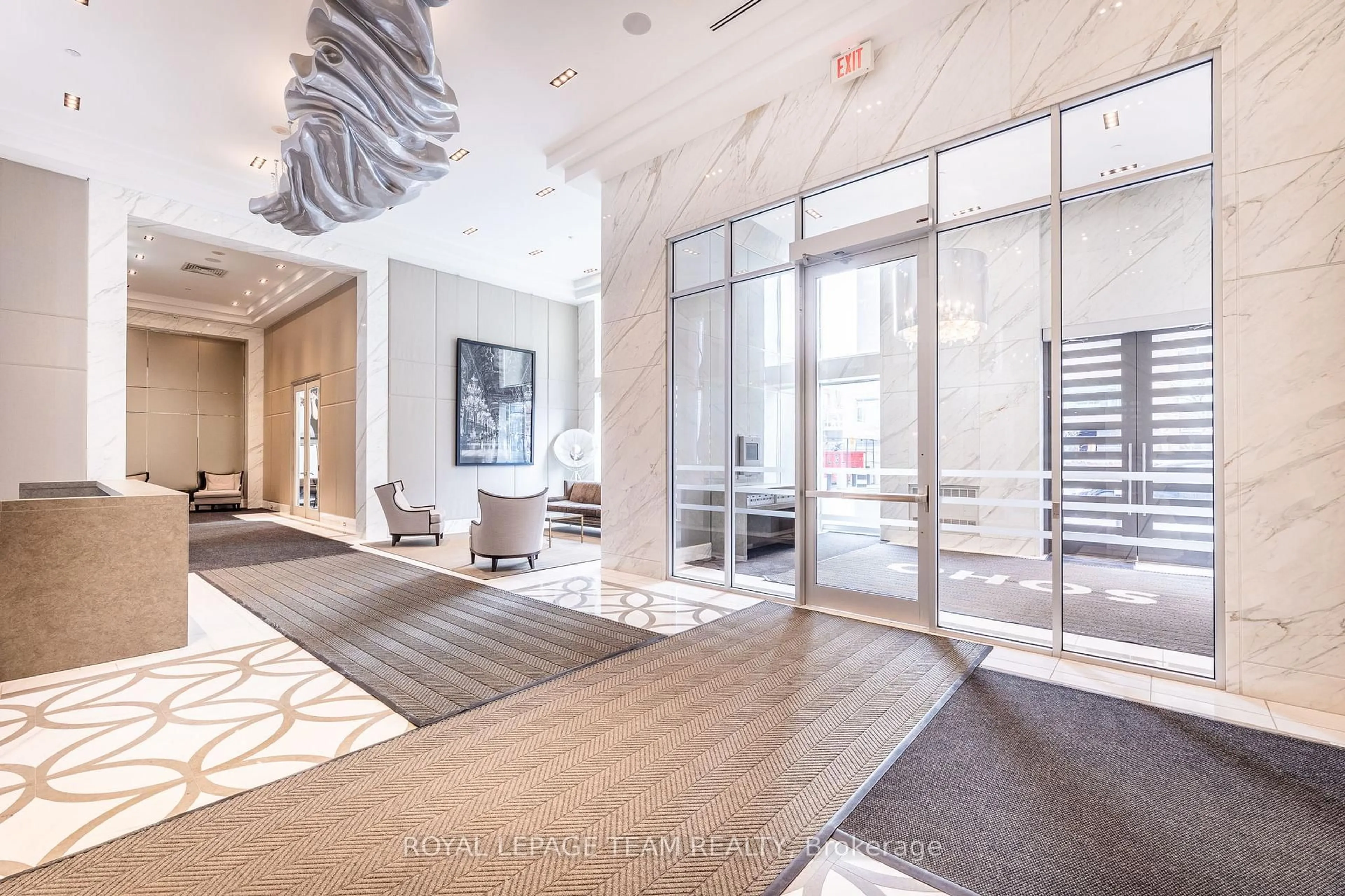 Indoor foyer for 111 Champagne Ave #1110, Ottawa Ontario K1S 5V3