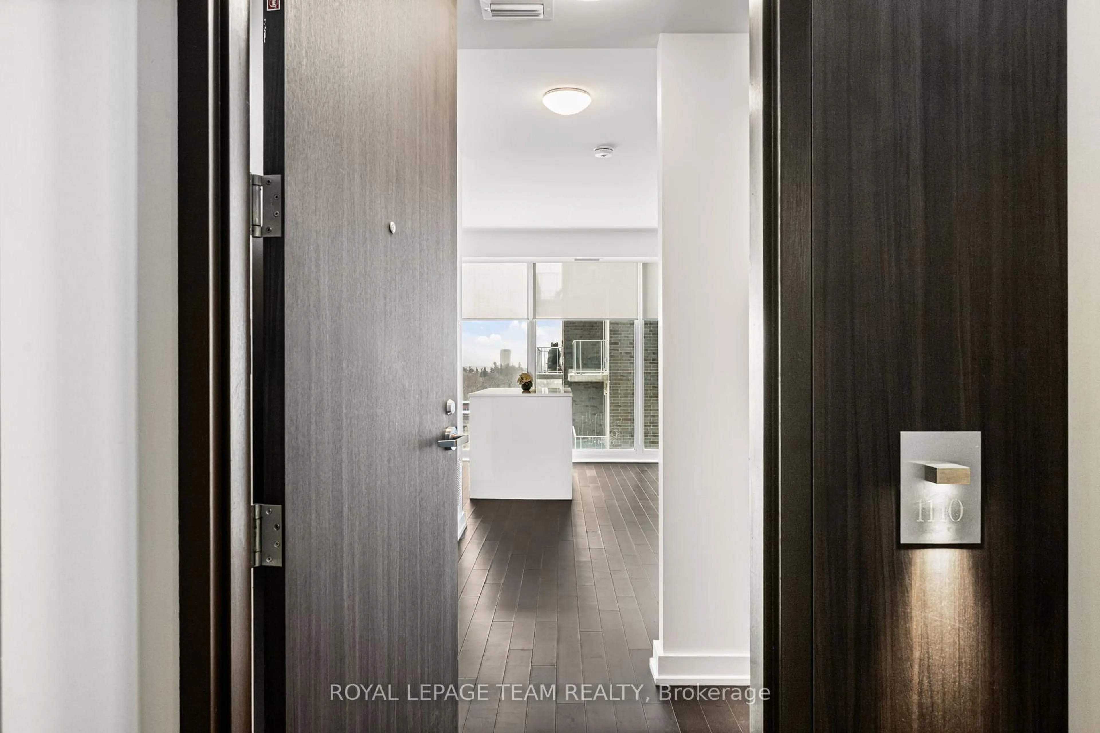 Indoor entryway for 111 Champagne Ave #1110, Ottawa Ontario K1S 5V3