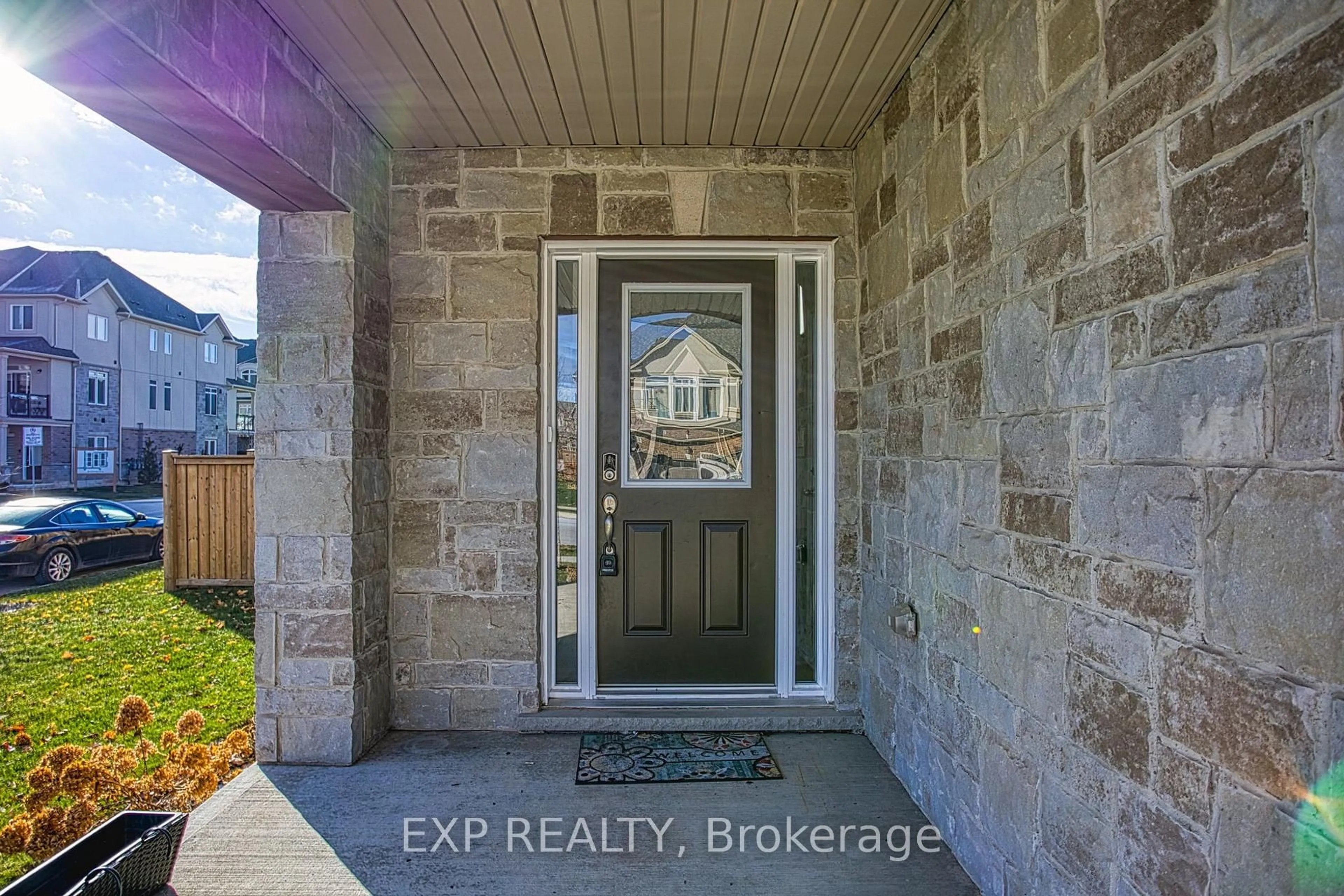 Indoor entryway for 130 Sonoma Lane, Hamilton Ontario L8E 0J9