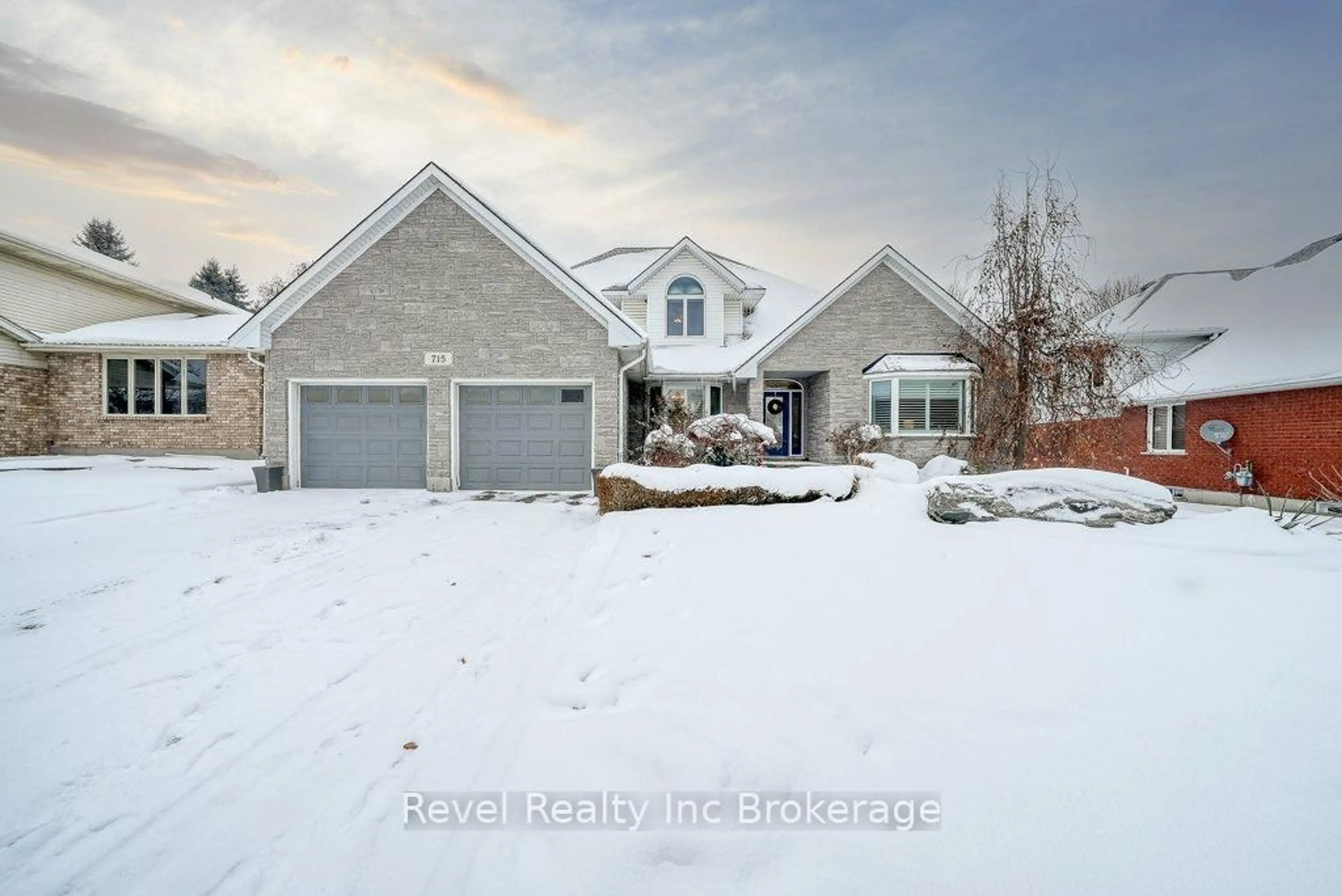 Unknown for 715 Springbank Ave, Woodstock Ontario N4T 1E2