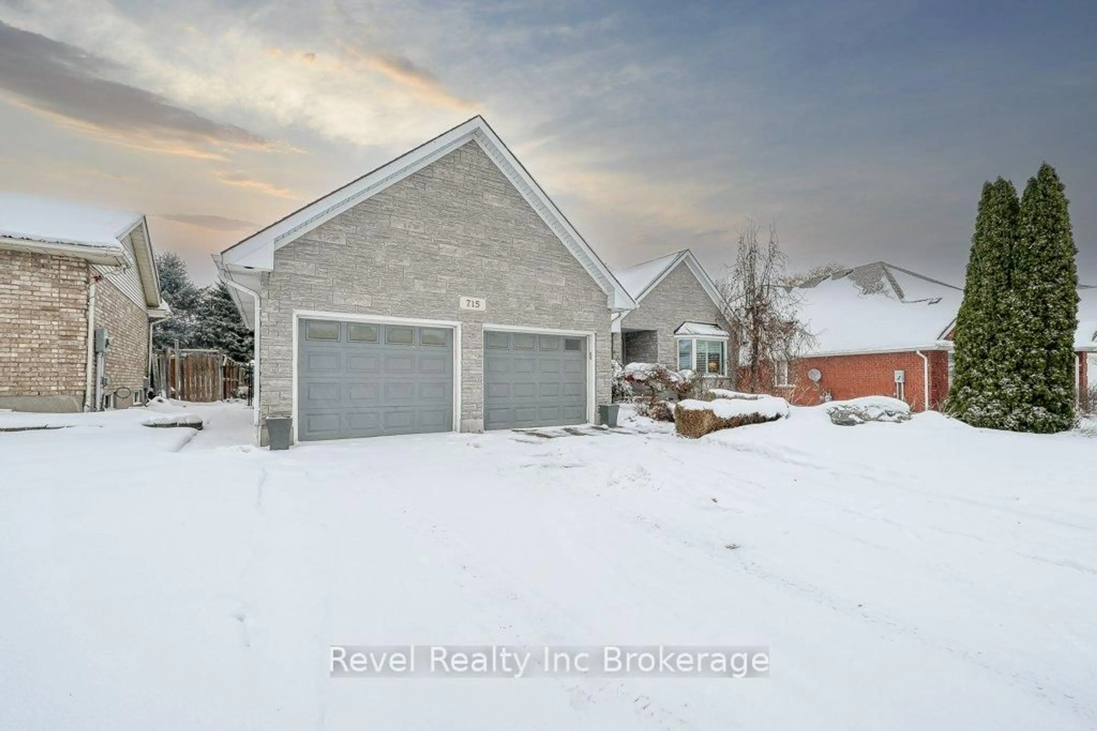 Unknown for 715 Springbank Ave, Woodstock Ontario N4T 1E2