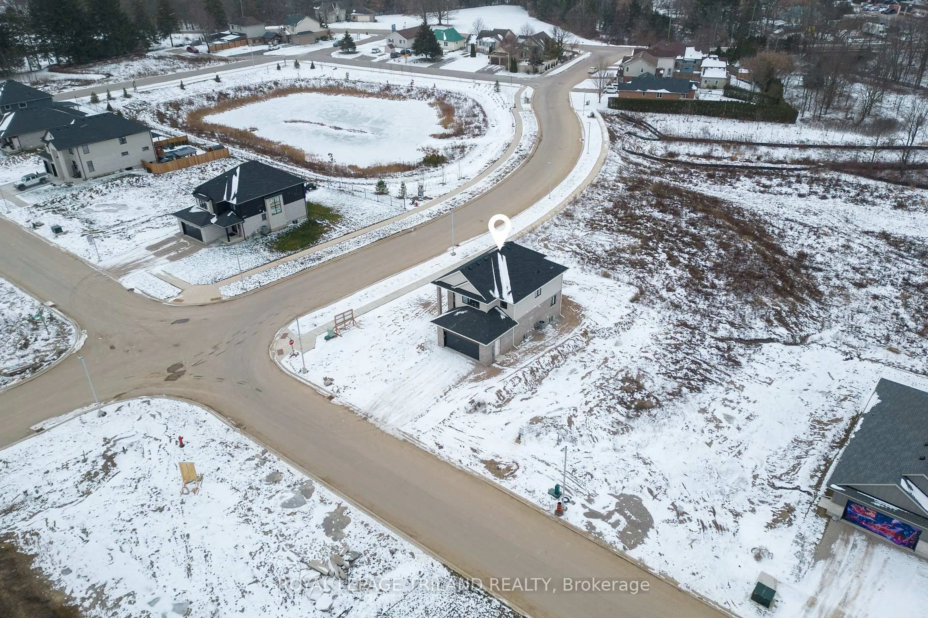 A pic from outside/outdoor area/front of a property/back of a property/a pic from drone, street for 116 ASPEN Pkwy, Aylmer Ontario N5H 3H7