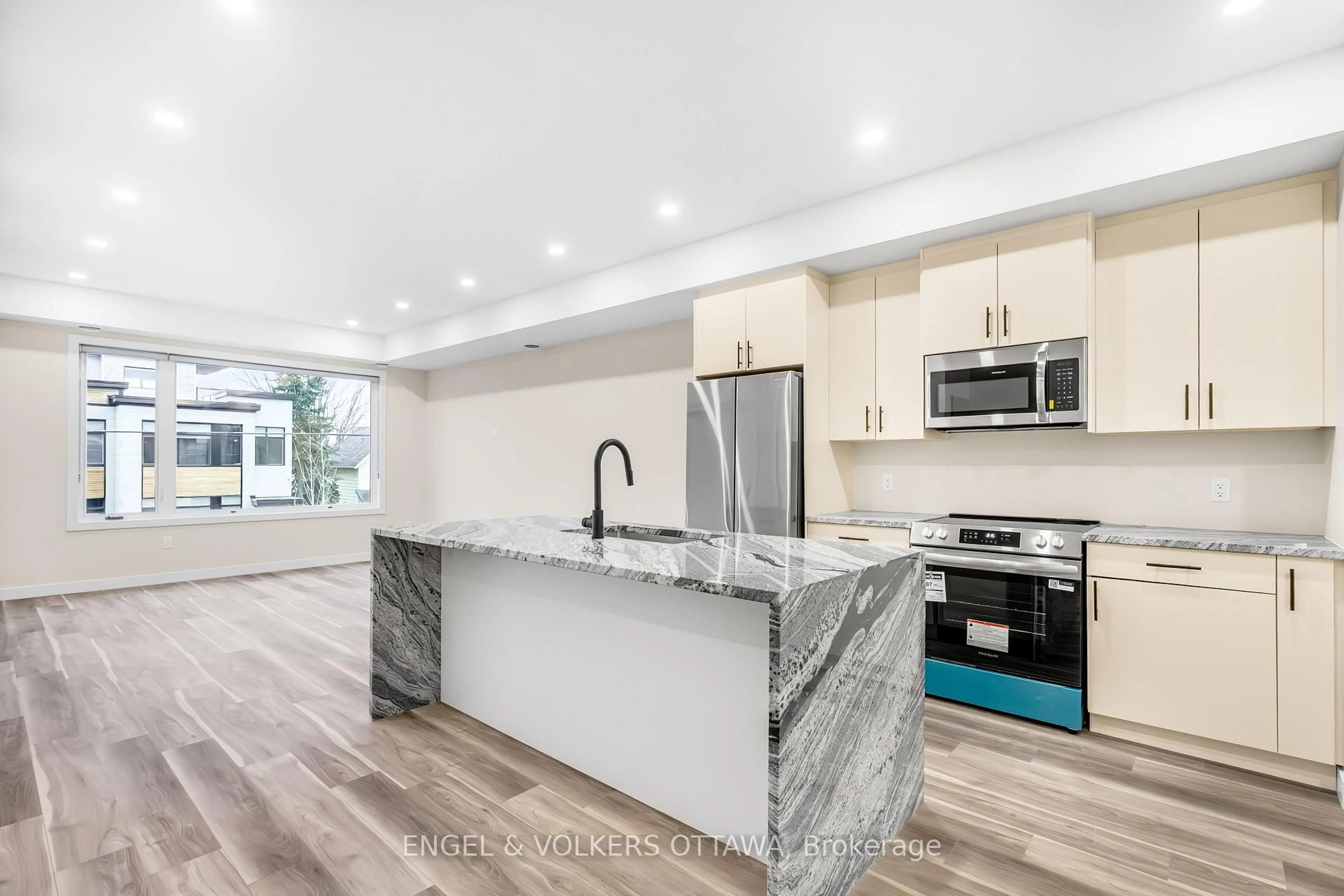 Open concept kitchen, ceramic/tile floor for 193 Hopewell Ave, Ottawa Ontario K1S 2Z4