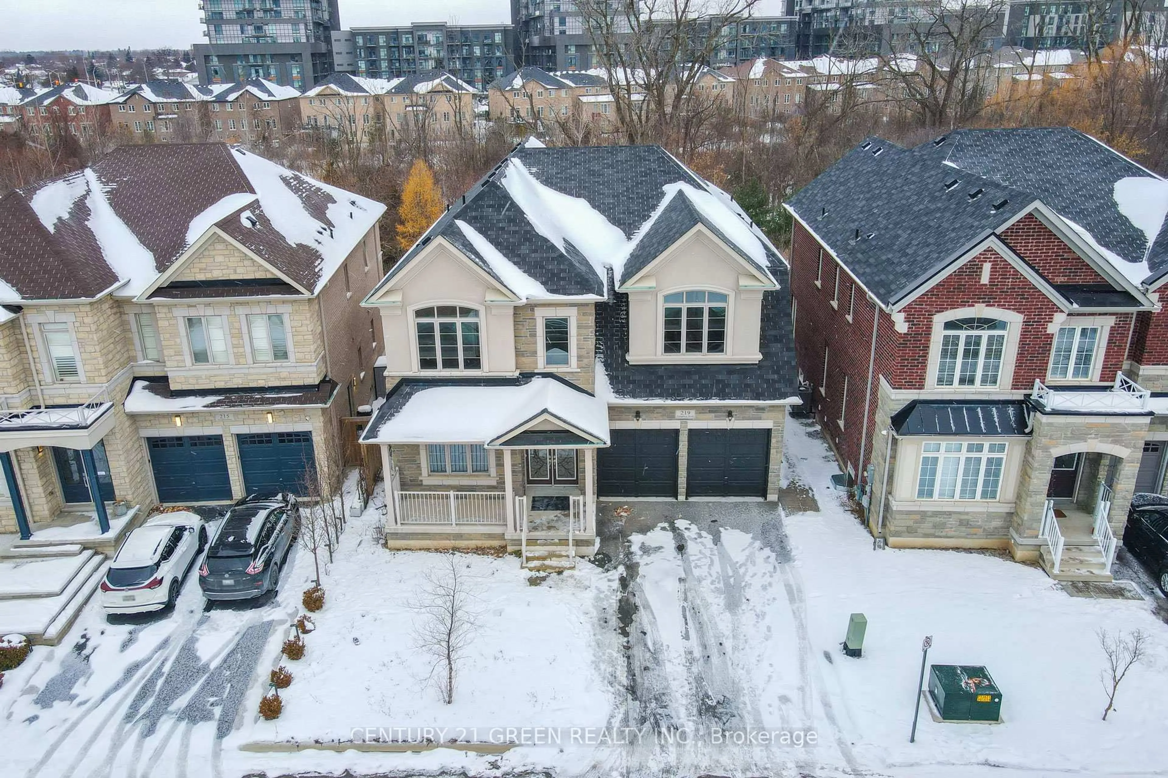 A pic from outside/outdoor area/front of a property/back of a property/a pic from drone, street for 219 Humphrey St, Hamilton Ontario L8B 1X4