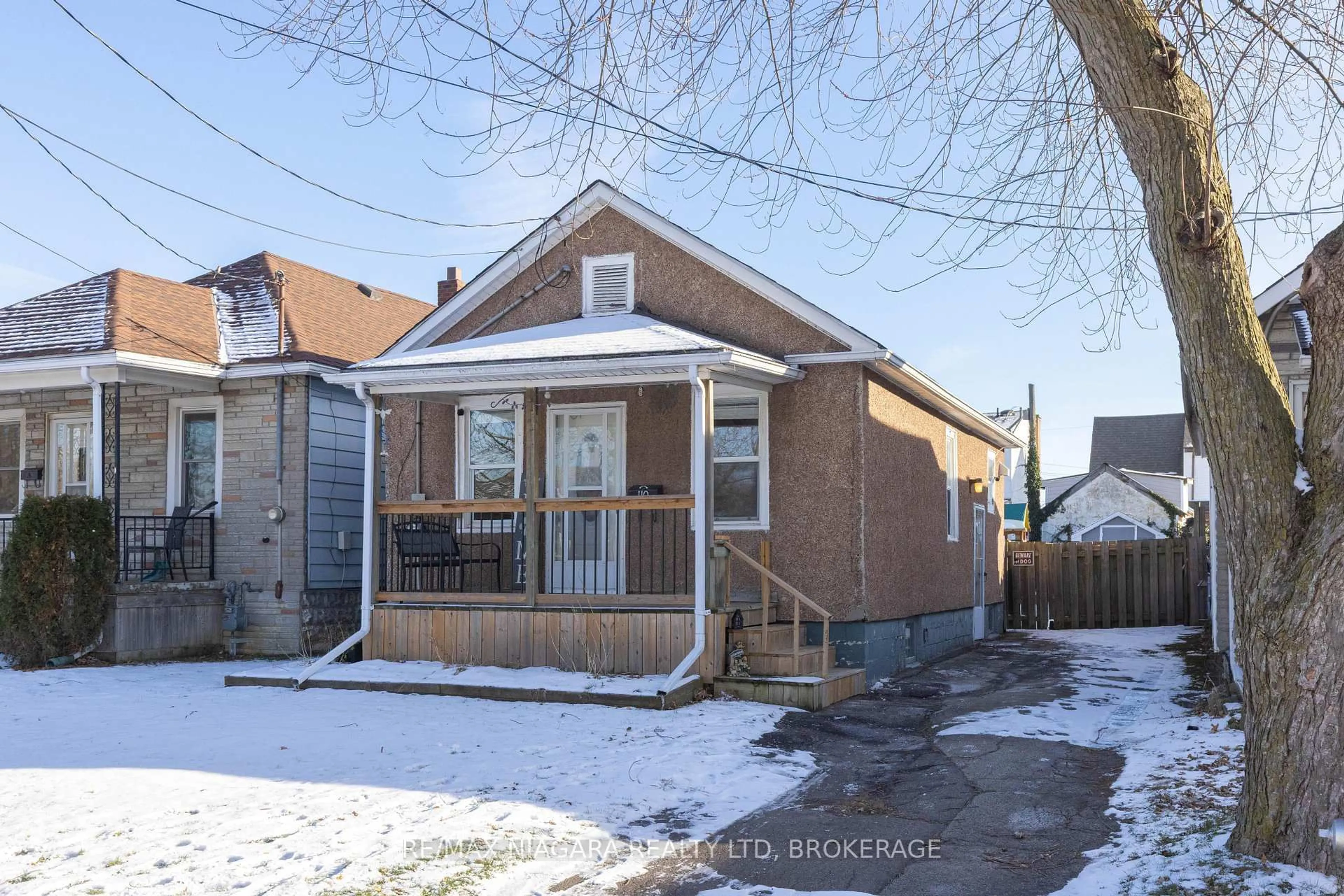 Home with brick exterior material, street for 110 McAlpine Ave, Welland Ontario L3B 1T6