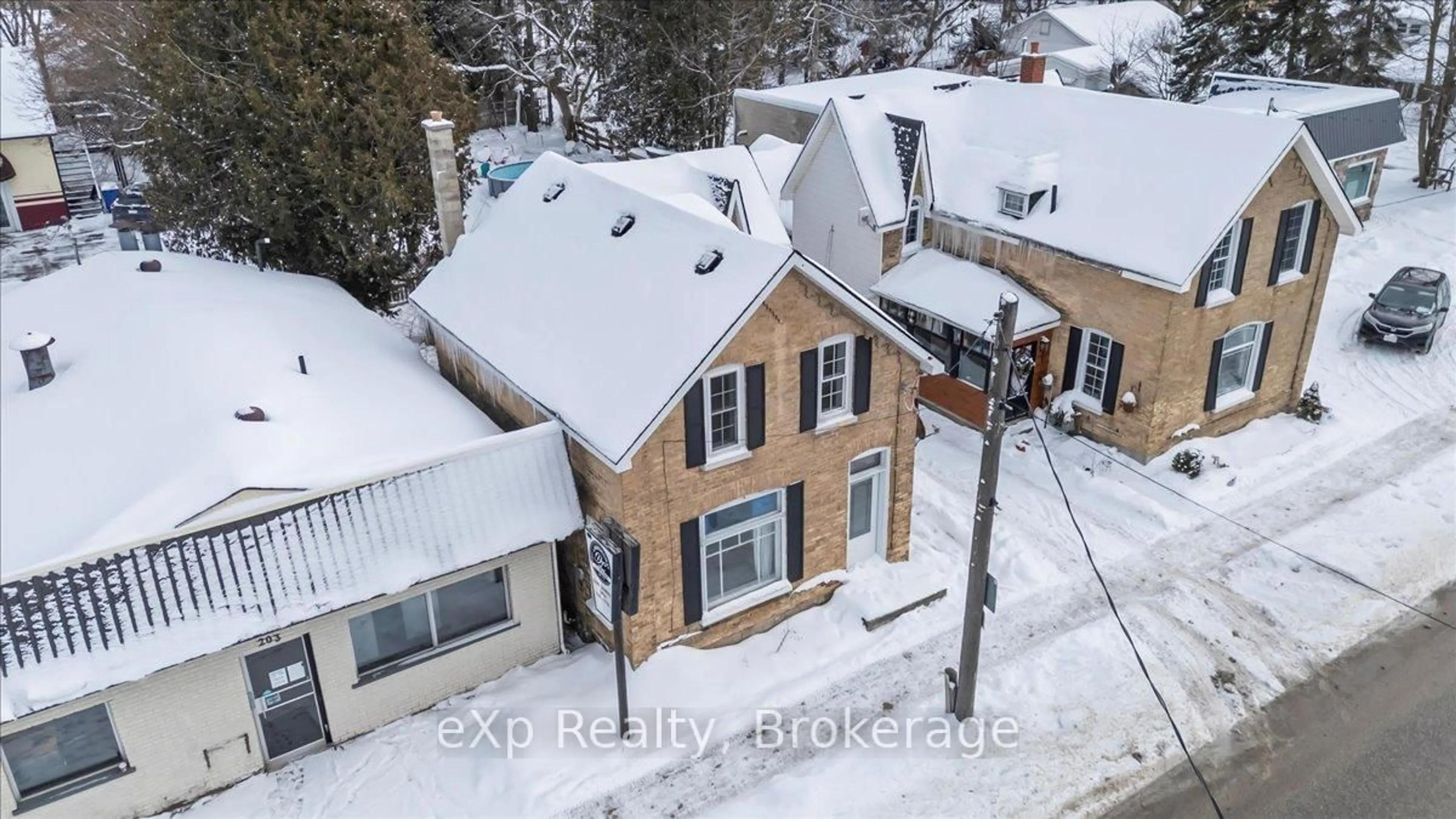A pic from outside/outdoor area/front of a property/back of a property/a pic from drone, street for 209 Garafraxa St, West Grey Ontario N0G 1R0