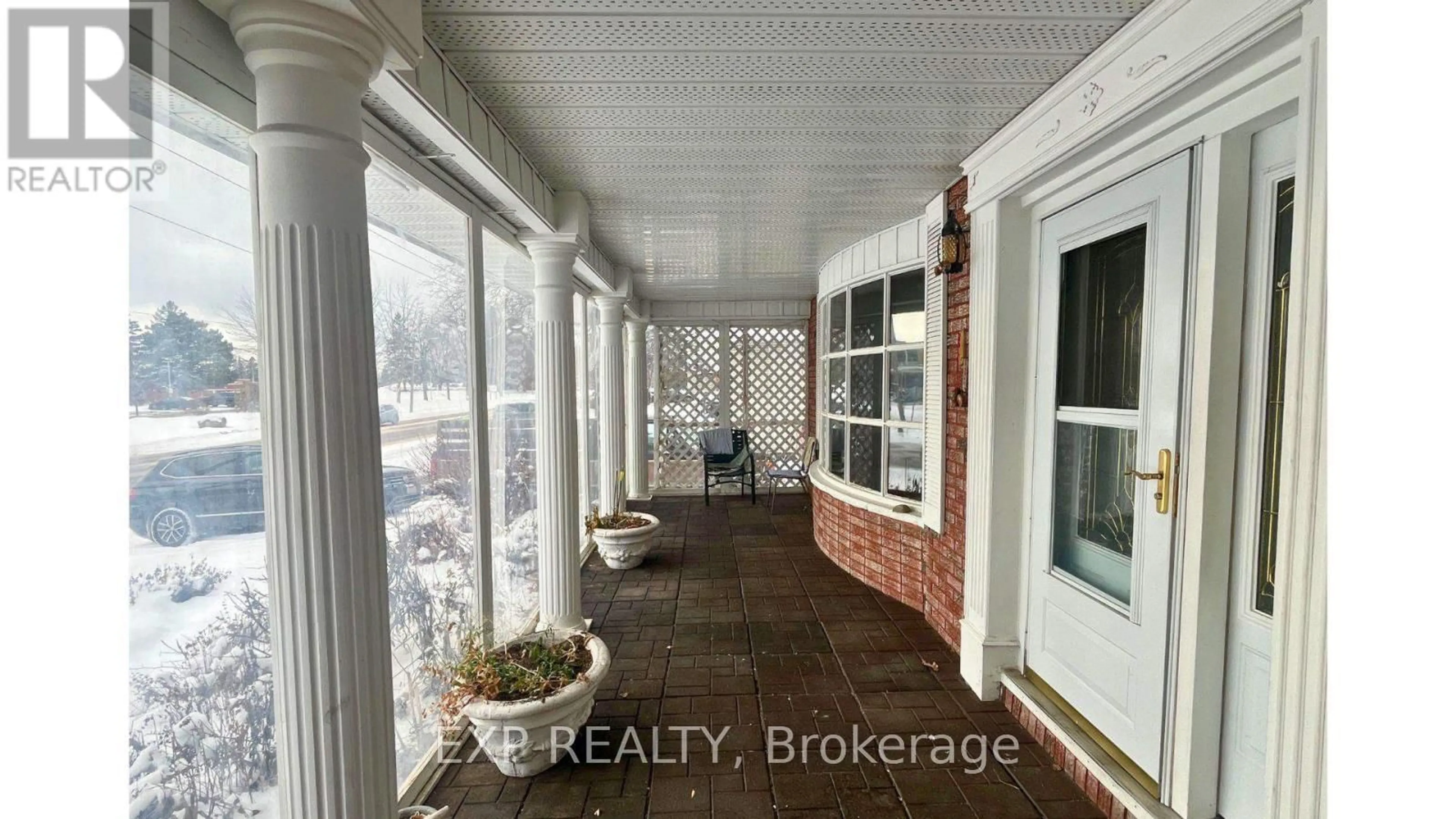 Indoor entryway for 468 Northern Ave, Sault Ste Marie Ontario P6B 4J1