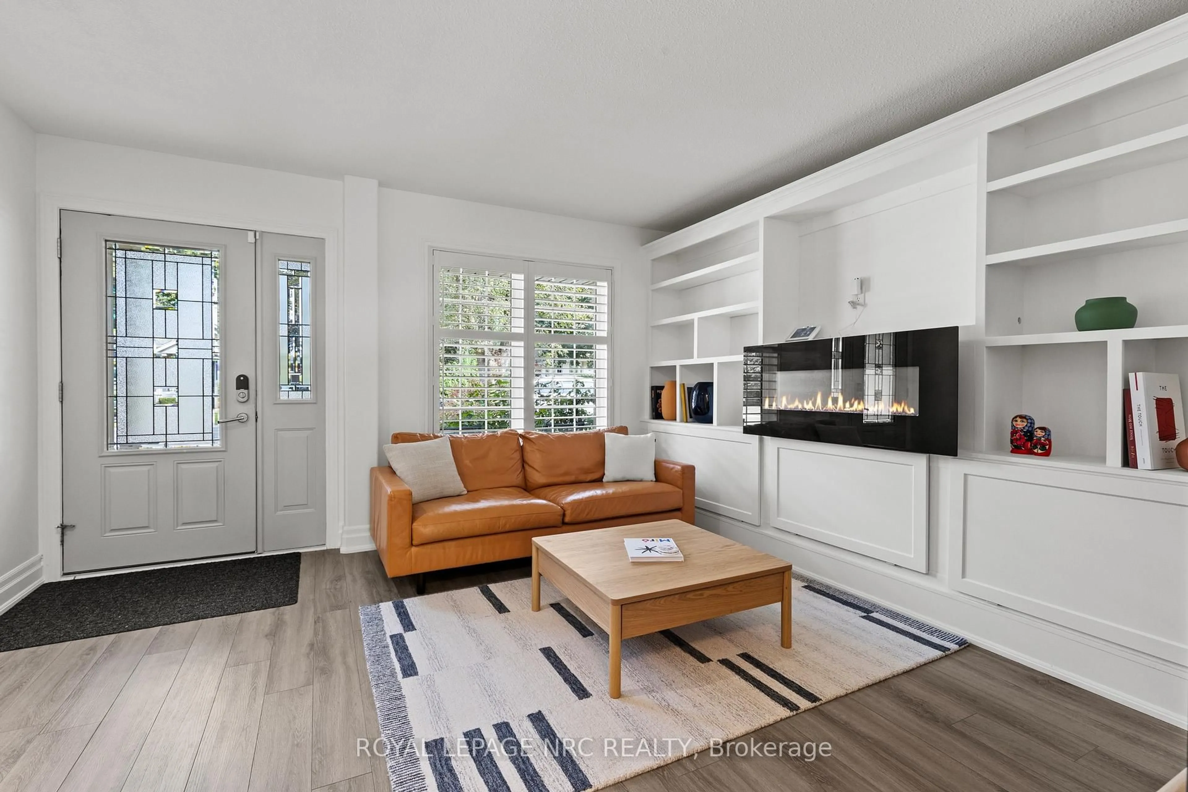 Living room with furniture, unknown for 33 BROADWAY Ave, St. Catharines Ontario L2M 1M3