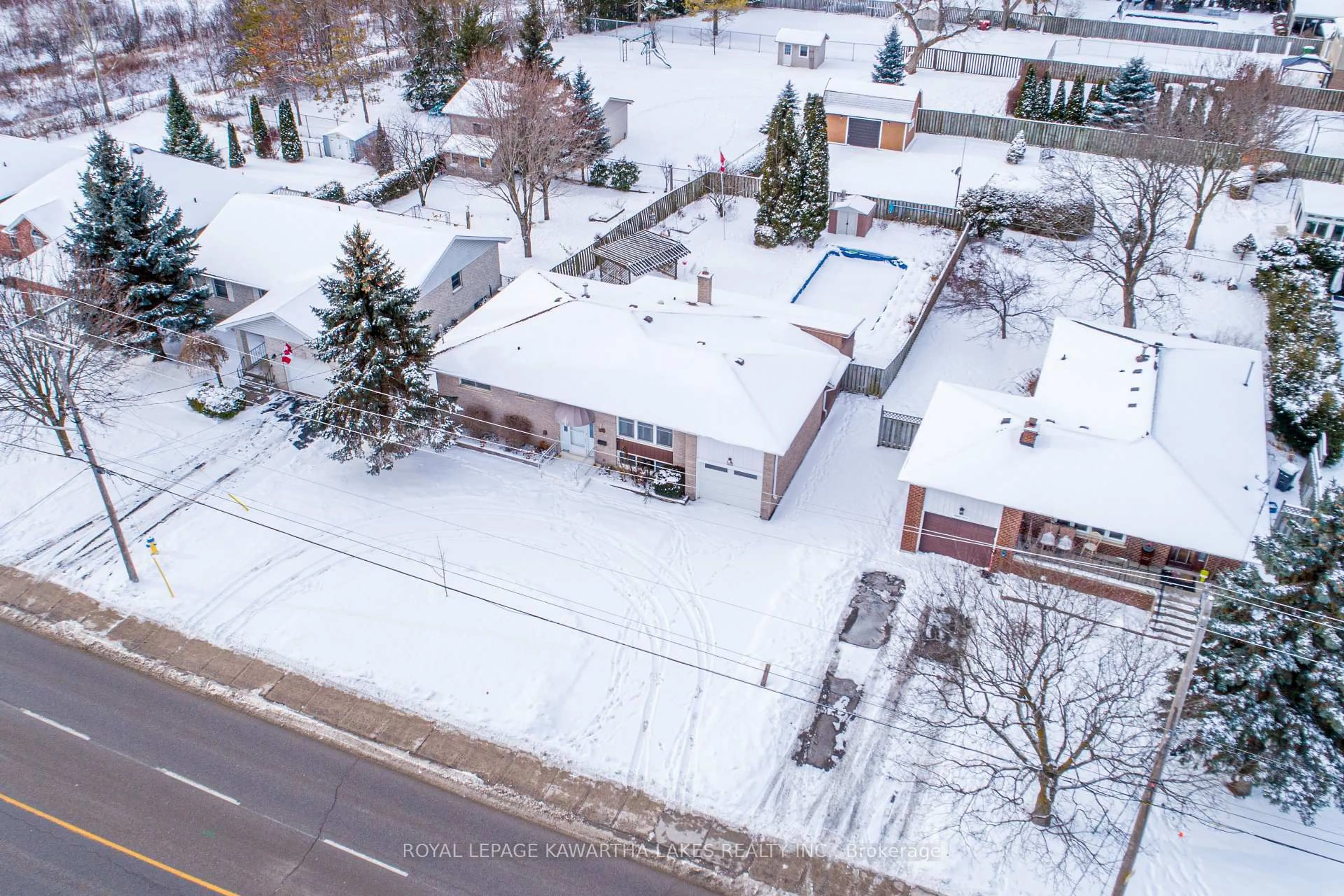 A pic from outside/outdoor area/front of a property/back of a property/a pic from drone, street for 89 Angeline St, Kawartha Lakes Ontario K9V 3L4