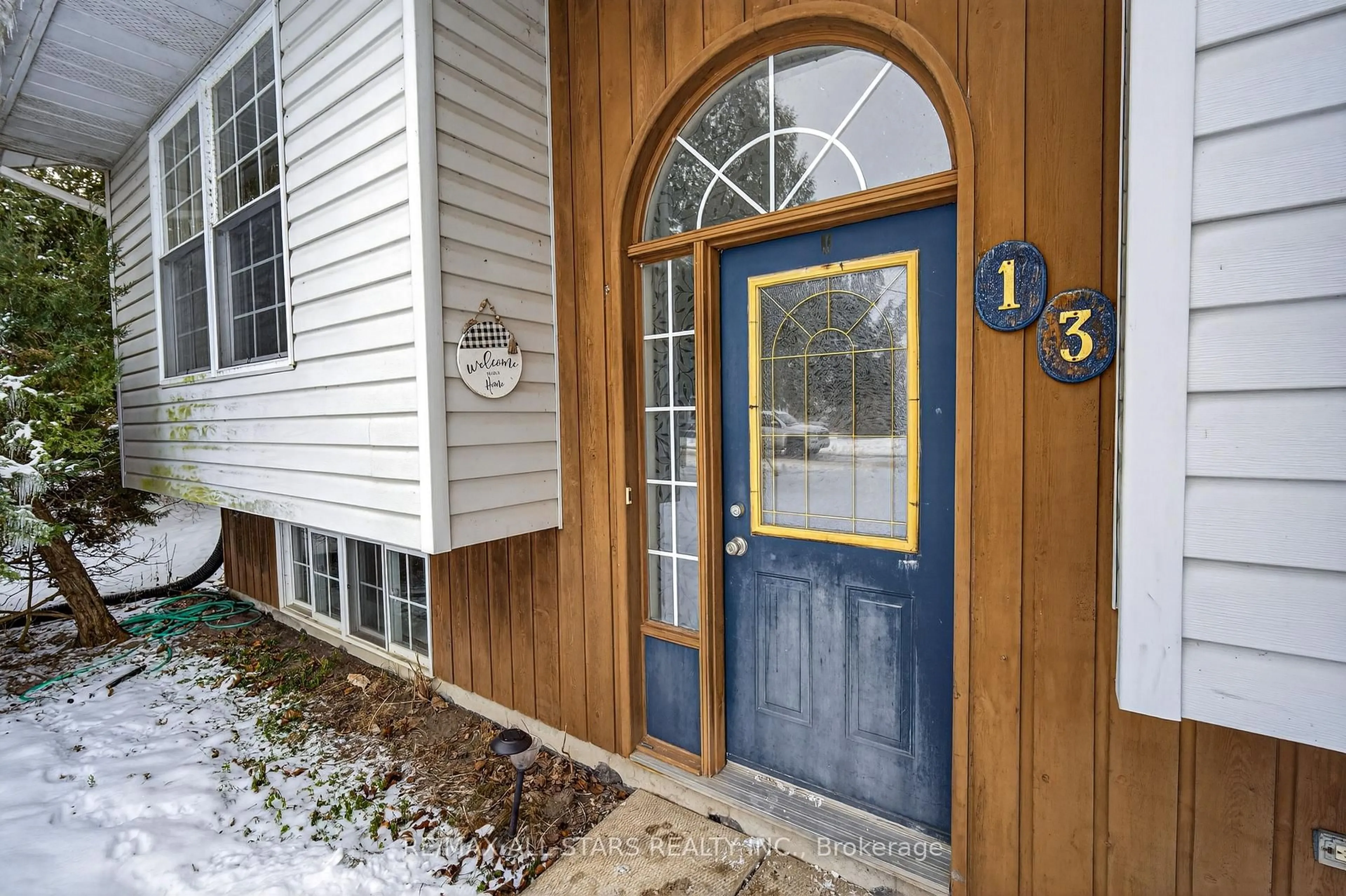 Indoor entryway for 13 Colborne St, Kawartha Lakes Ontario K0L 2W0