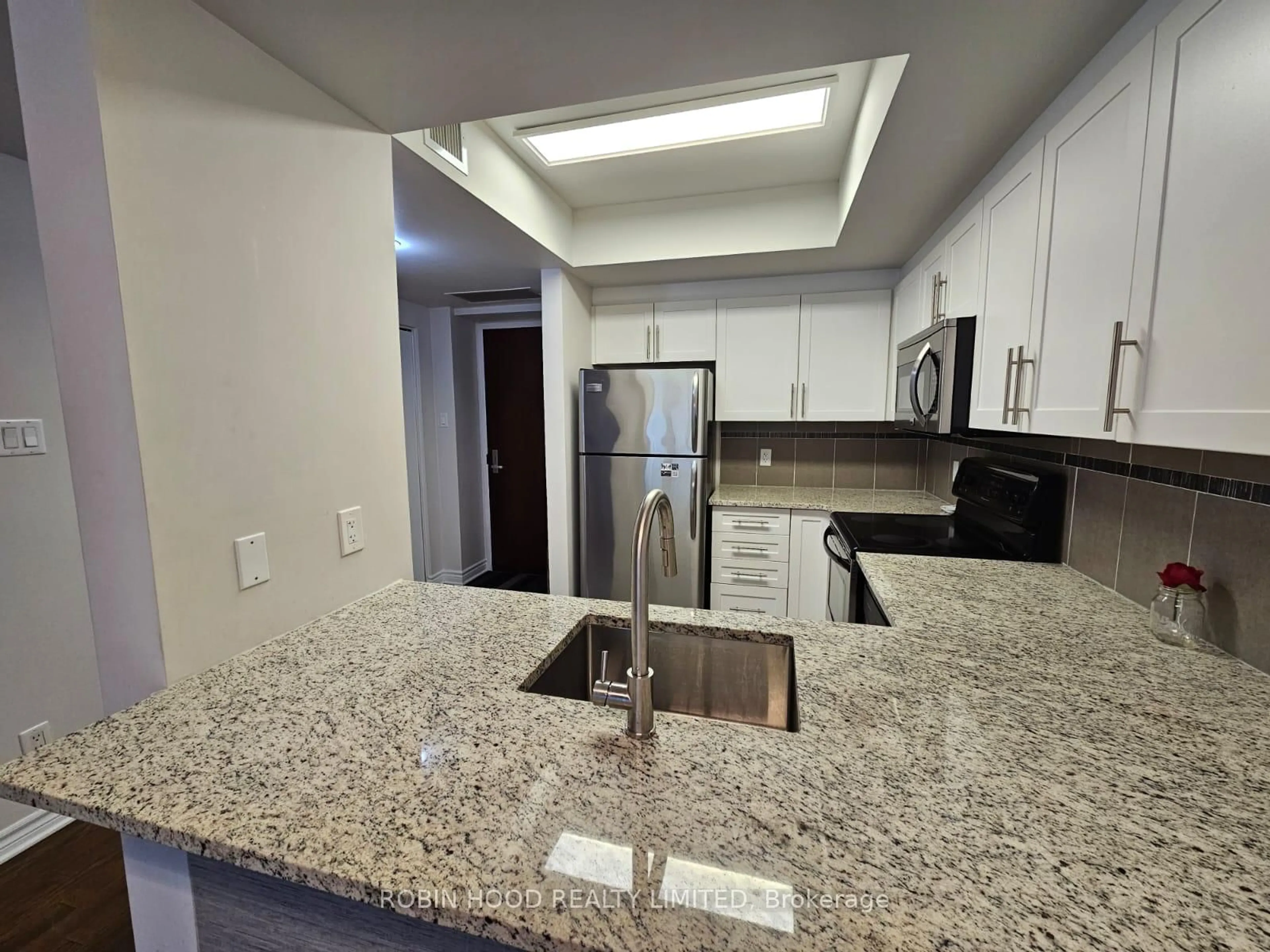 Standard kitchen, ceramic/tile floor for 200 Rideau St #1610, Ottawa Ontario K1N 5Y1